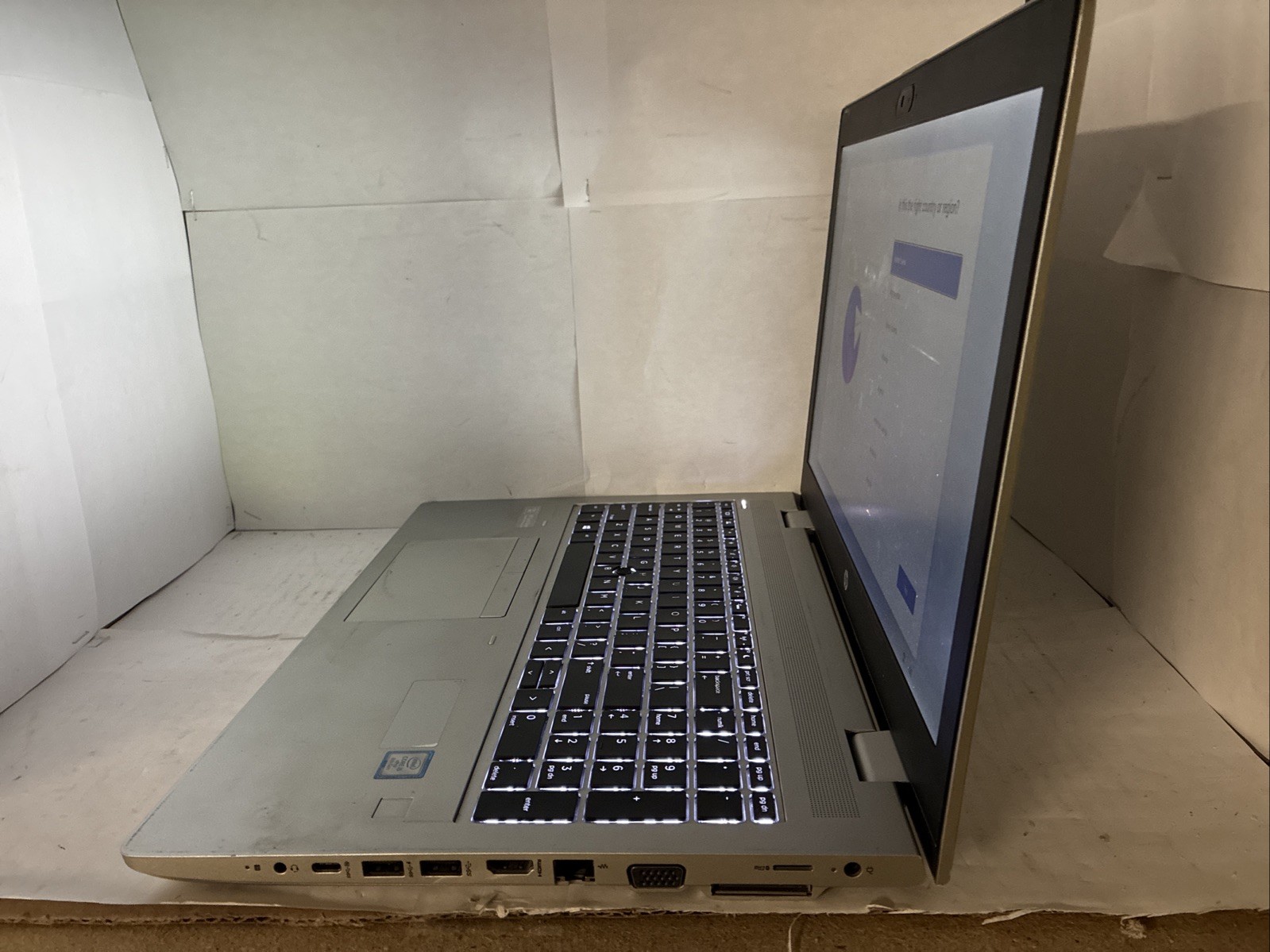 HP ProBook i5-8365U 8GB 256GB Win11 Pro Sure View + Docking Station 15.6″