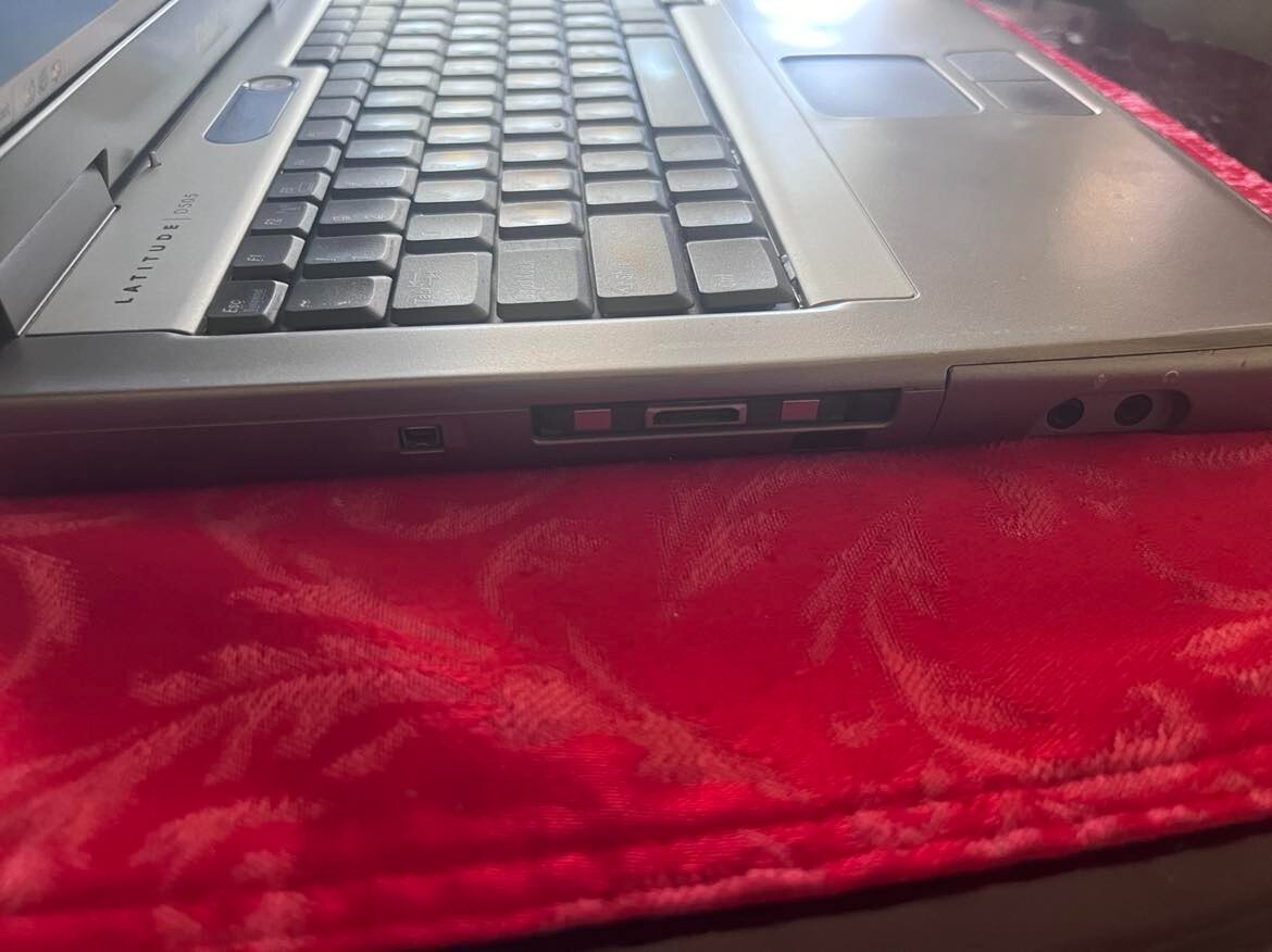 Vintage Dell Laptop Duo Windows 2000 512MB 40GB RS232 PARALLEL & Serial Com Port