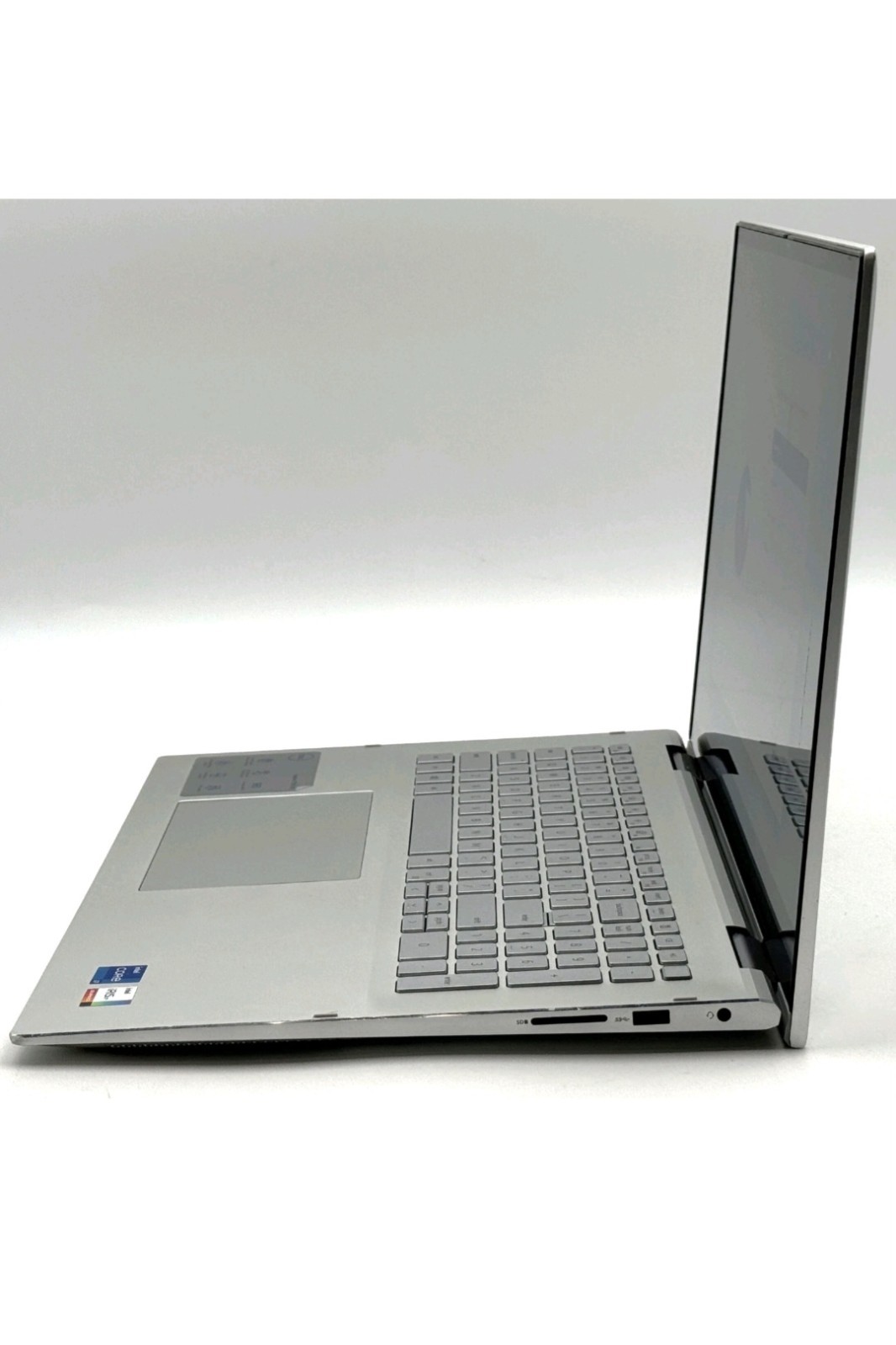 Dell Inspiron 7706 – 17″ – i7-1165G7 – 8GB RAM – 256GB SSD