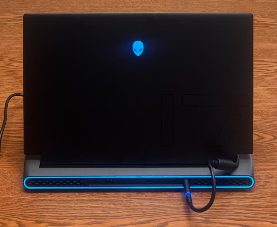 2022 Alienware M17 R5 Ryzen 7 6800H 16GB 512GB SSD 17.3″ 4K UHD 120Hz RX 6700M