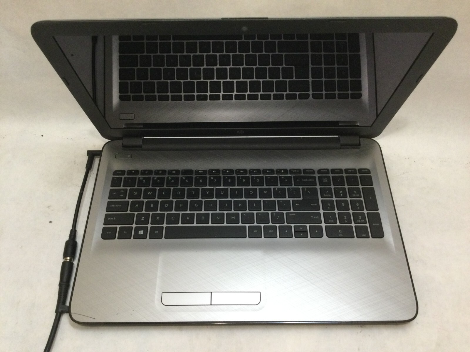 HP 250 G3 15.6″ / Intel Core i3-4005U / (POWERS ON/NO BOOT!) MR
