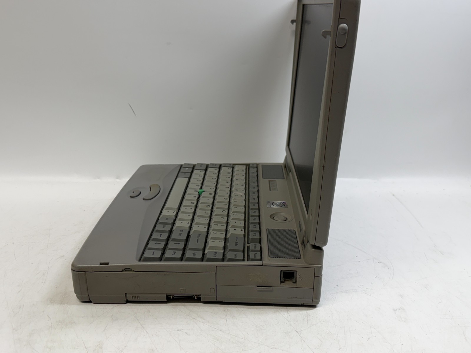 Toshiba Notebook Laptop Tecra 730 XCDT NO HDD w/AC PARTS