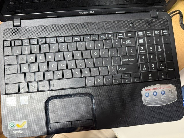 Toshiba Satellite C855D-S5320 500 GB, 15.5″ LED TruBrite Laptop, Tested, *READ*