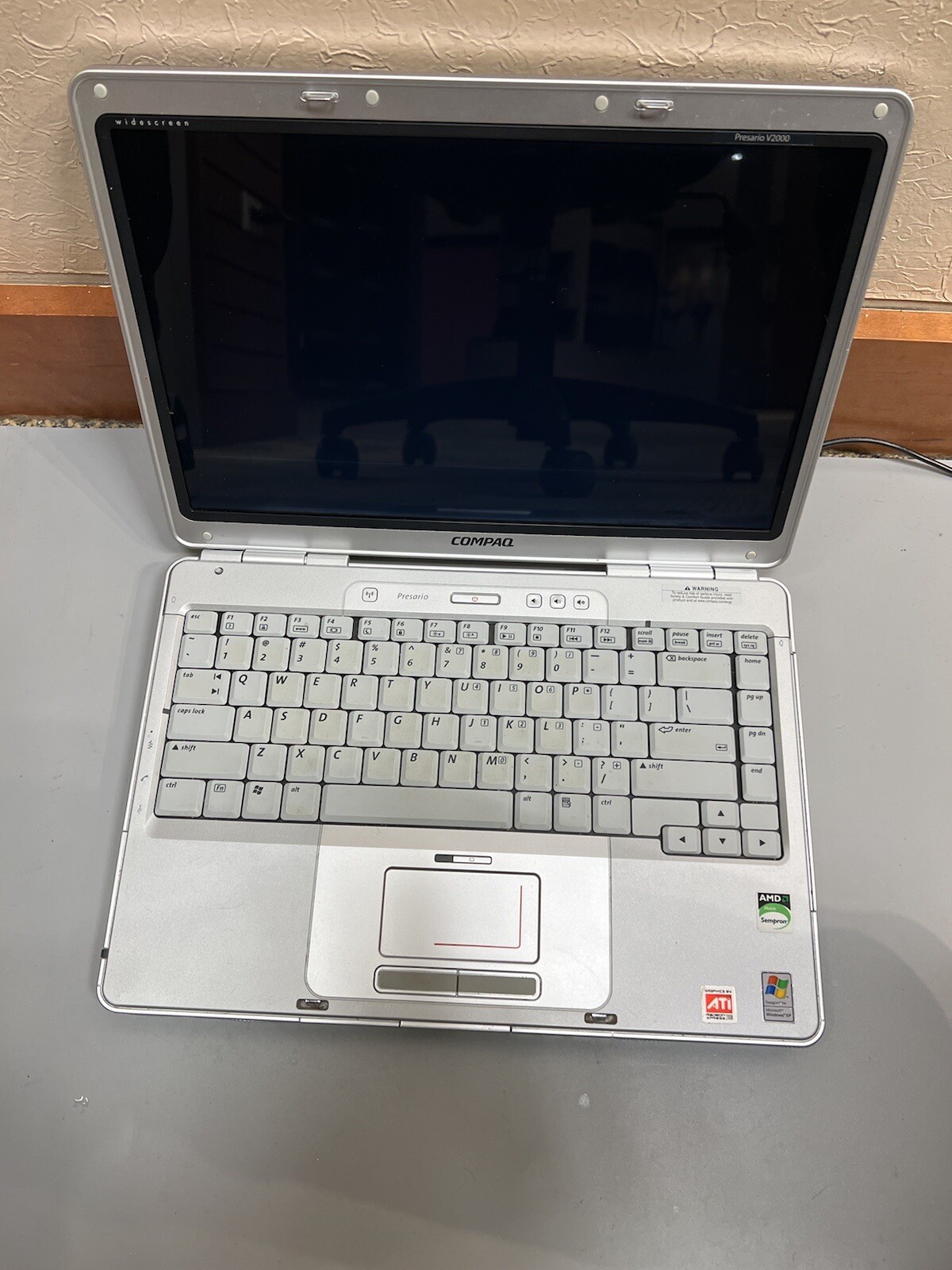 Compaq PRESARIO V2000 1.80GHz Mobile AMD Sempron 512MB RAM 0GB HDD