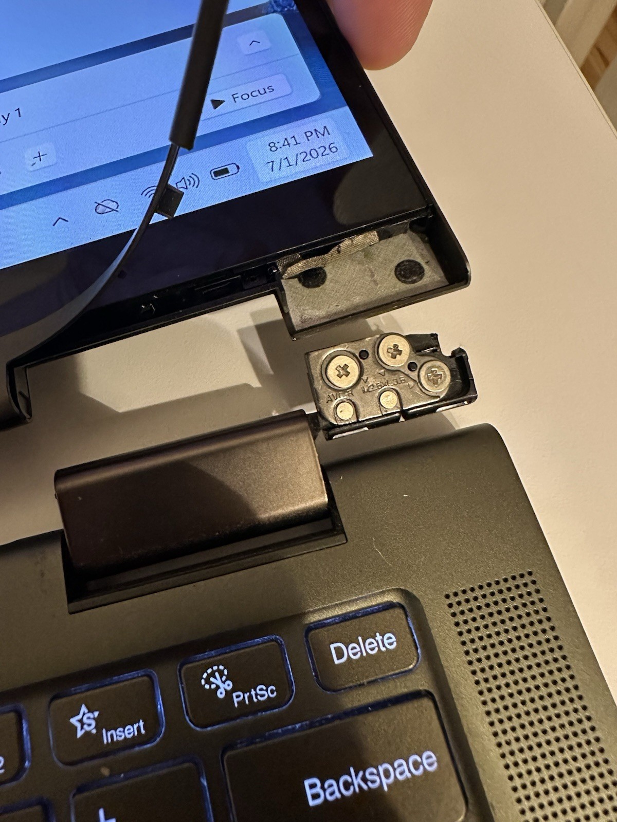 Lenovo Yoga 7 14ITL5 i5-1135G7 12GB RAM 512GB SSD 14” Touch – Hinge Issue