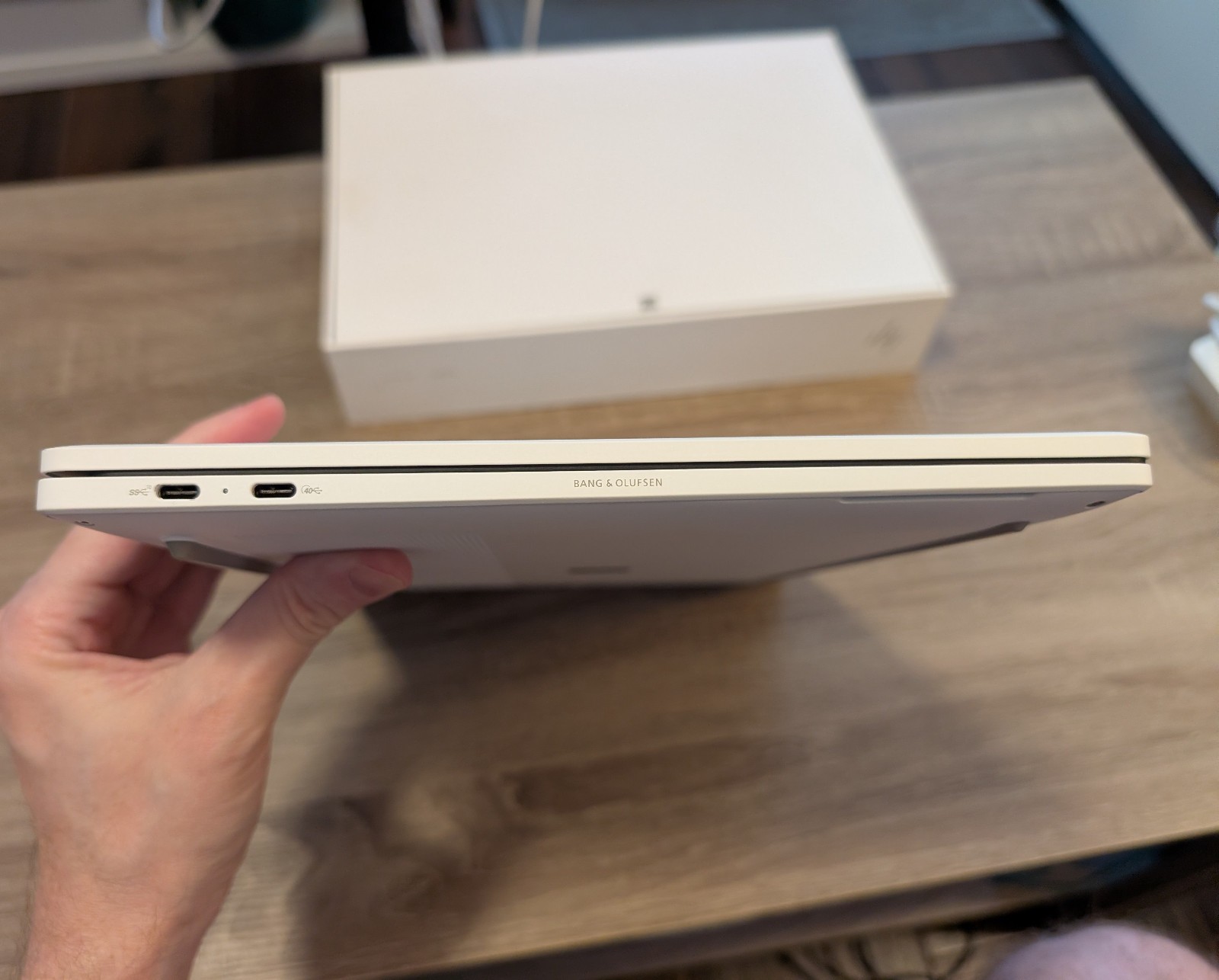 HP Dragonfly Pro 14″ Ryzen 7 7736u 16gb RAM 512GB SSD laptop white