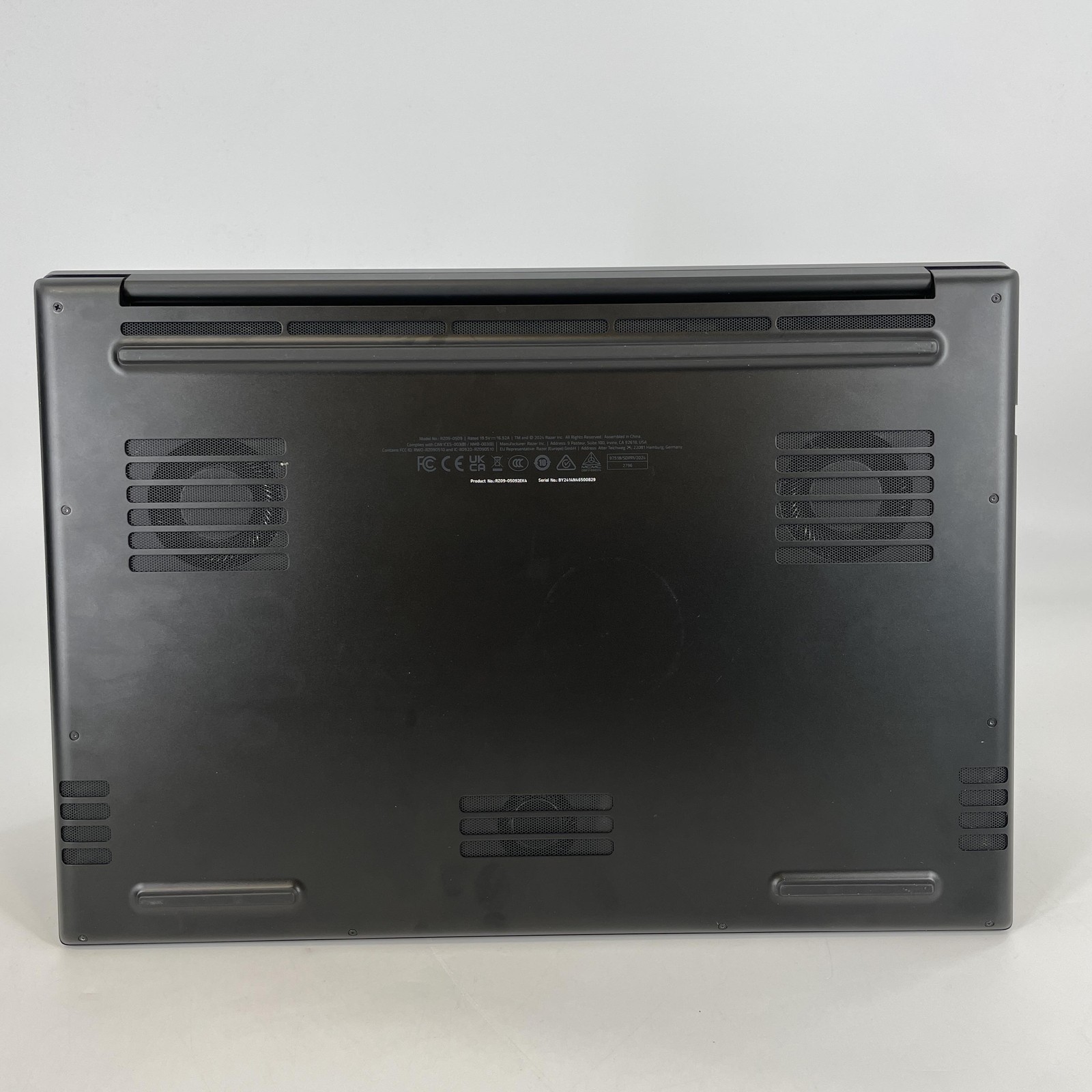 Razer Blade 18 240Hz QHD+ 2.2 GHz i9-14900HX 32GB 2TB SSD RTX 4090 Excellent