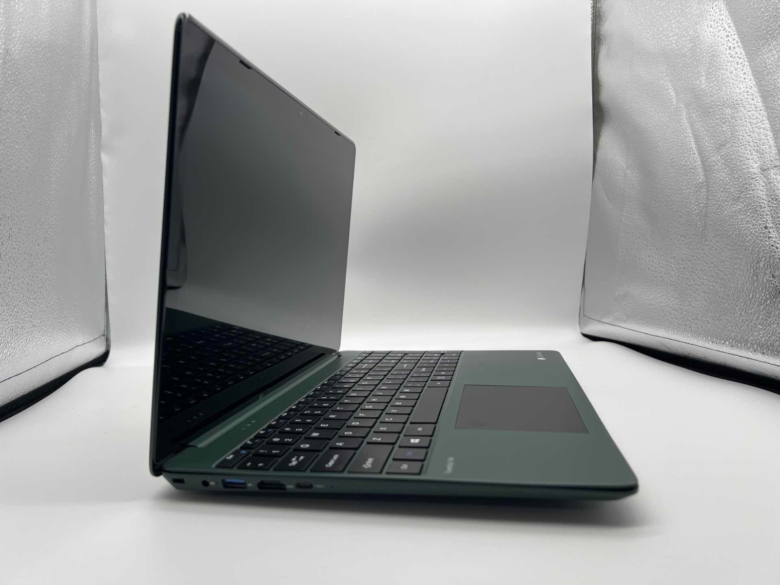 15.6” Gateway gwtn156-1gr Green 15.6 Intel Core i5-1035G1 16GB RAM 256GB SSD