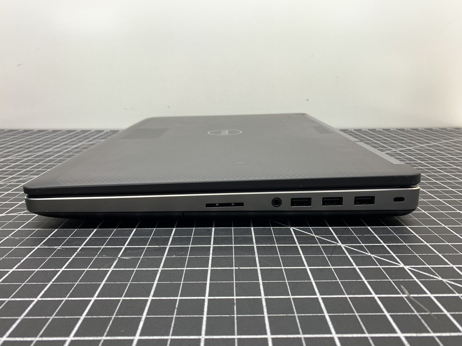 Dell Precision 7520 CORE i7 7th Gen | NO RAM/SSD | DEAD | #T871