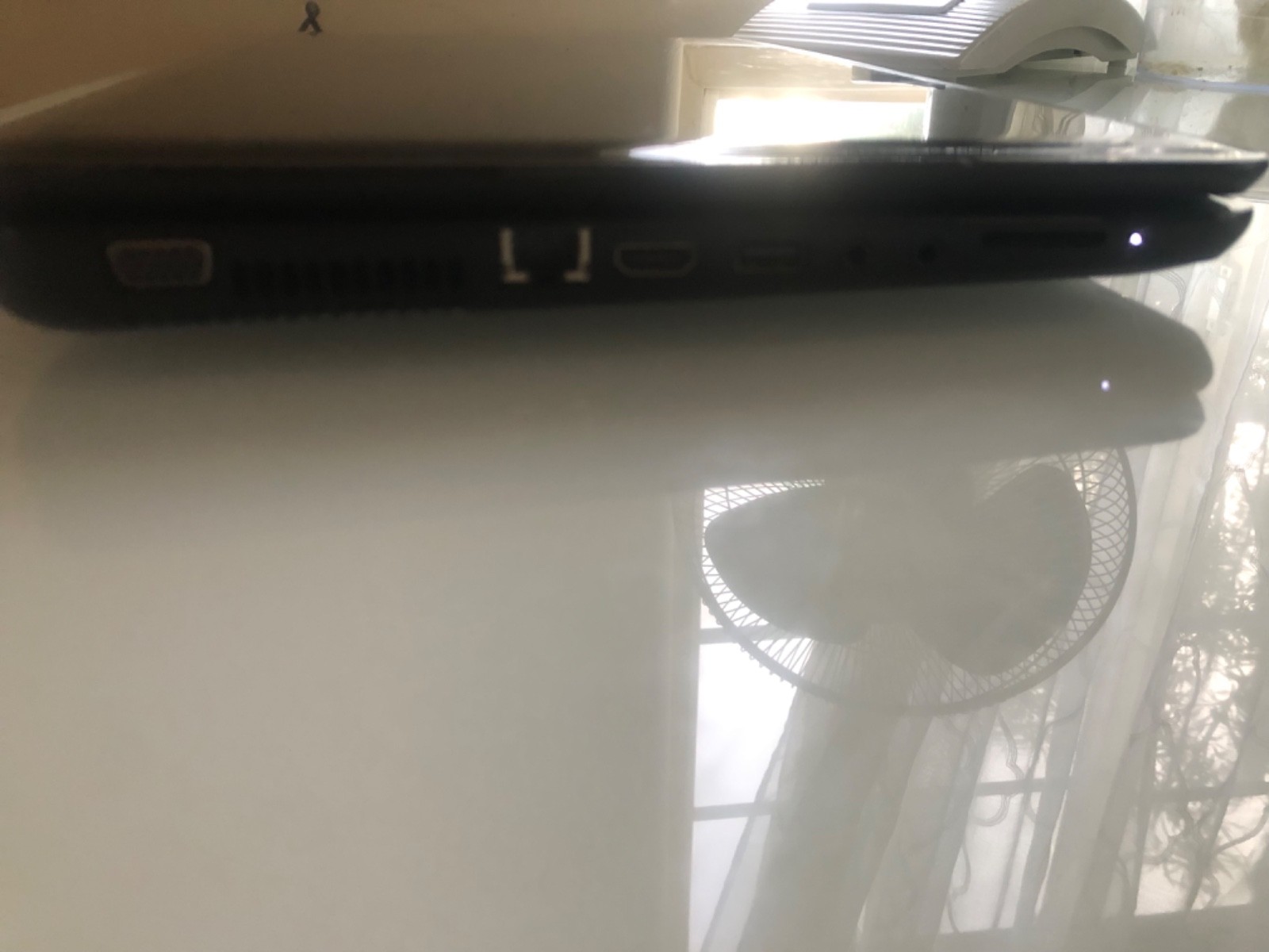 HP 2000 Notebook 15″ AMD E1-1200 1.4GHz 4GB RAM 320GB HDD Windows 8 (Exellent)!!