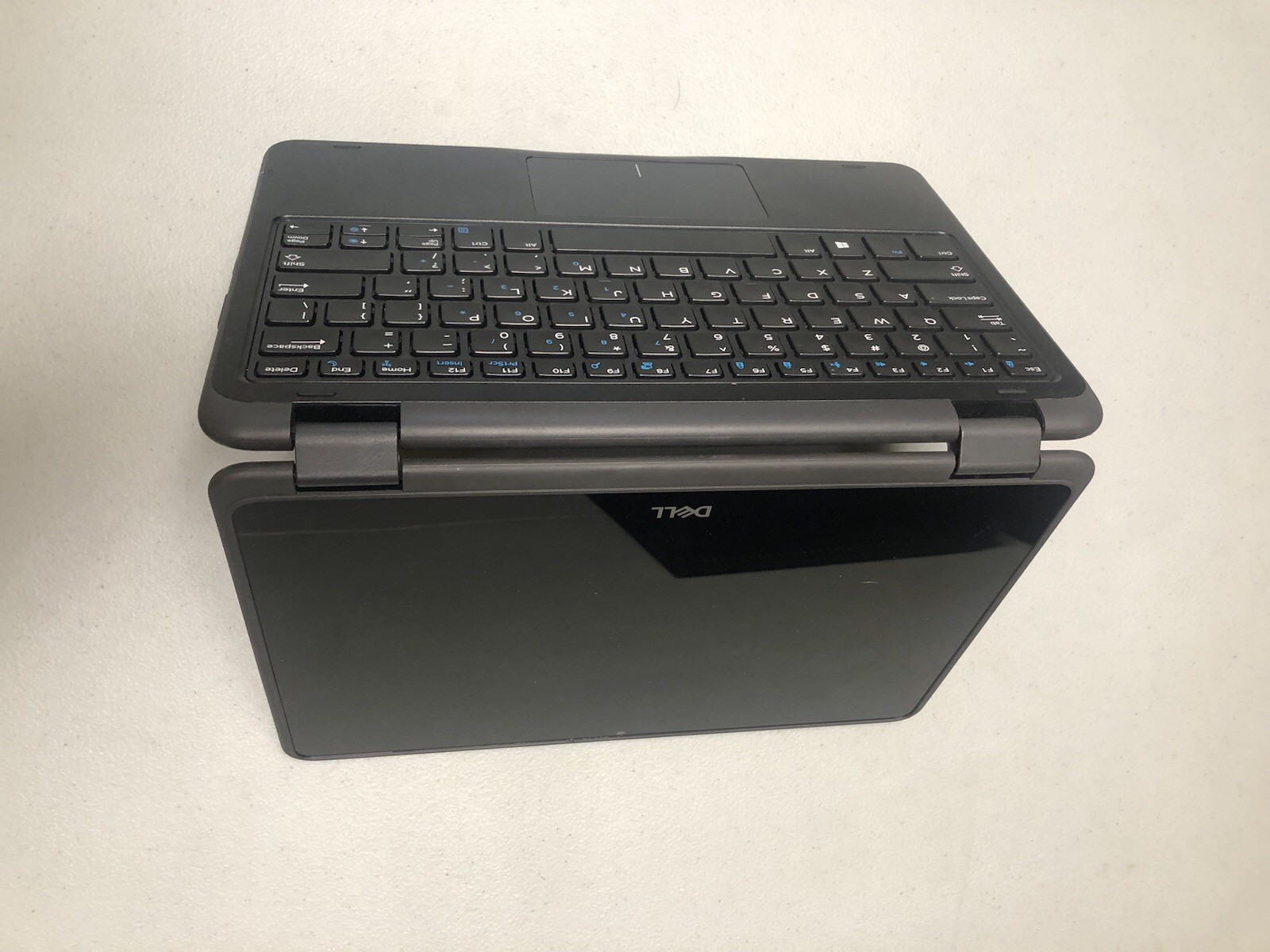 Dell latitude 3190 2-in-1 11.6 inch display 4gb RAM 256gb ssd