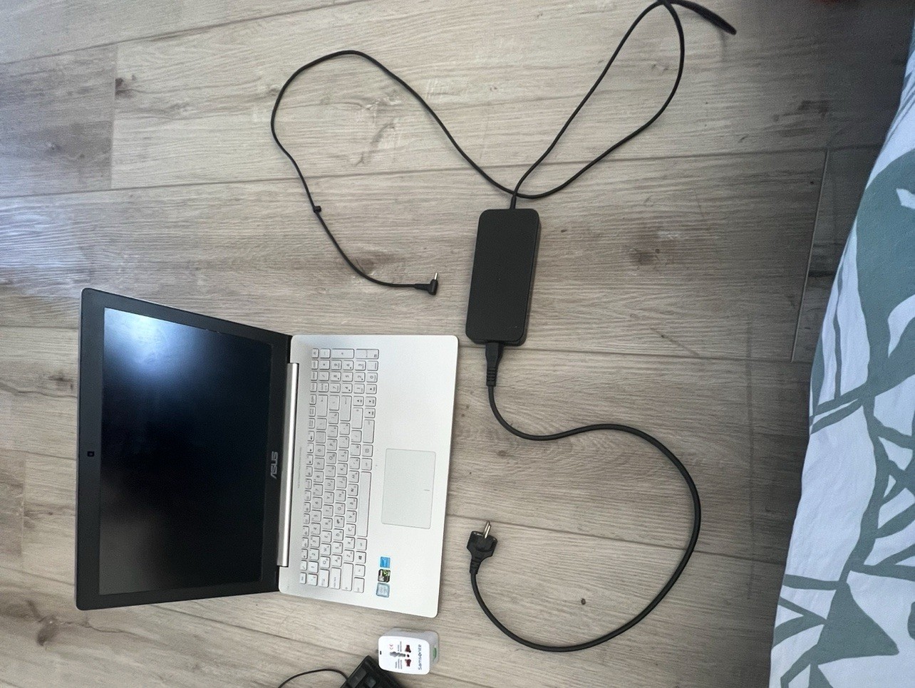 Selling a used ASUS ZenBook Pro UX501VW laptop in working condition