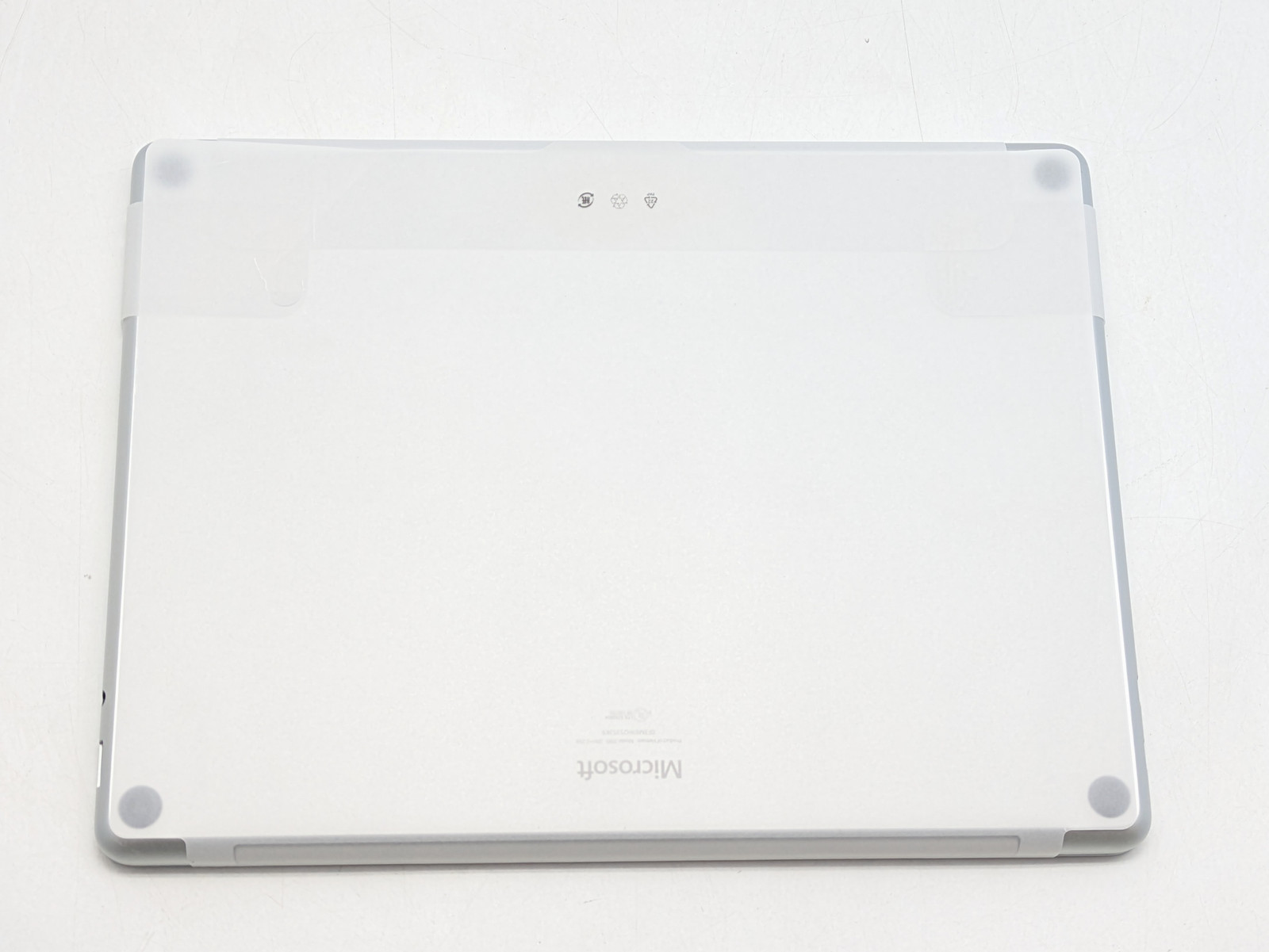 Microsoft Surface Laptop 2095 13″ Snapdragon X Plus 16GB RAM 256GB UFS Win11H