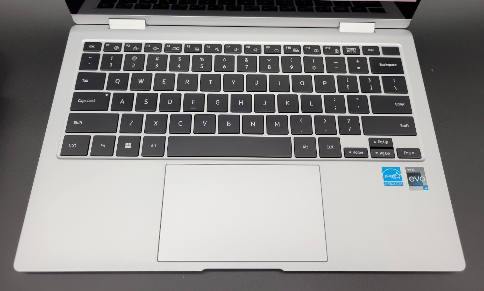 Samsung Galaxy Book2 Pro 13.3″ FHD i7-1260P 16GB 512GB SSD AMOLED Read*