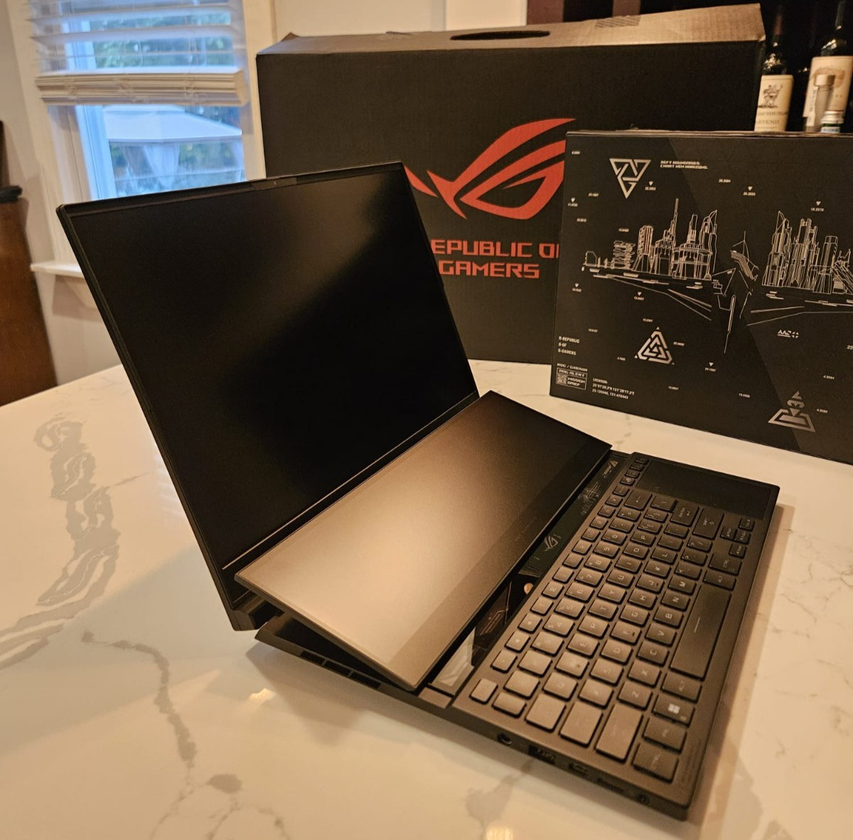 ASUS ROG Zephyrus Duo 16 GX650R | Excellent Condition | Original Box & Accessor