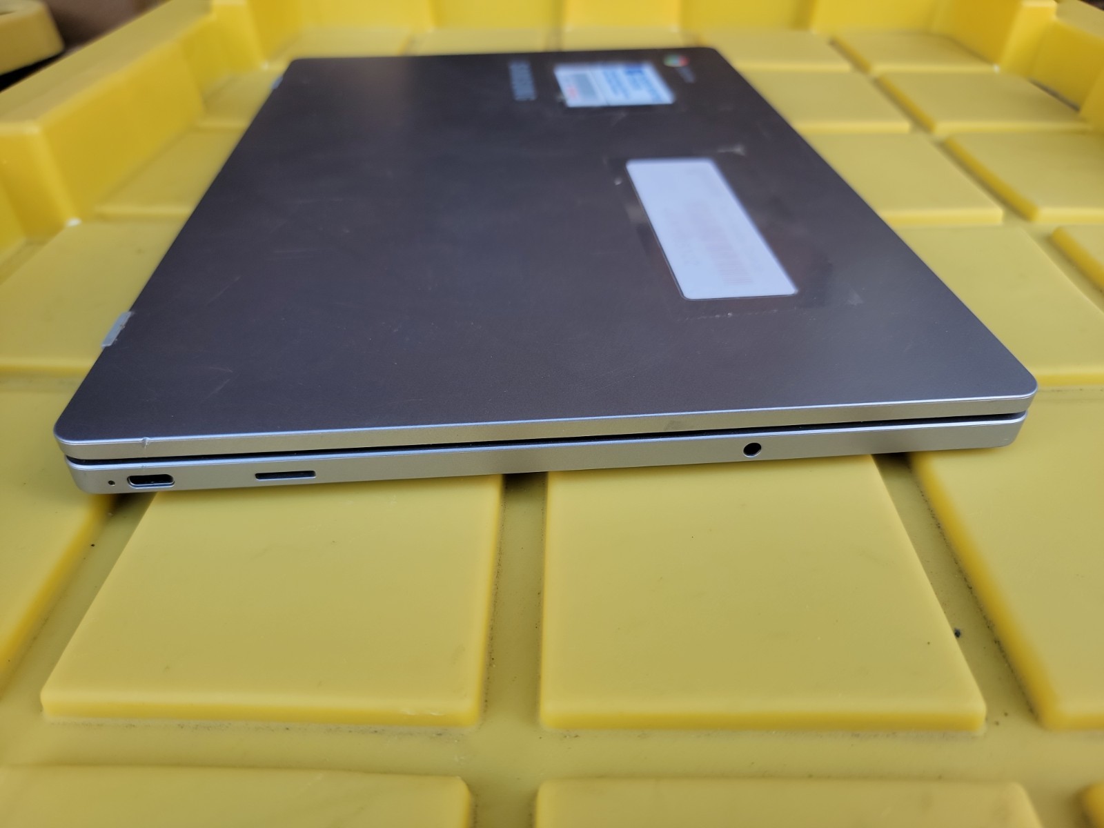 Samsung Chromebook Xe310xba AS IS FOR PARTS….turns on but its locked 🔒