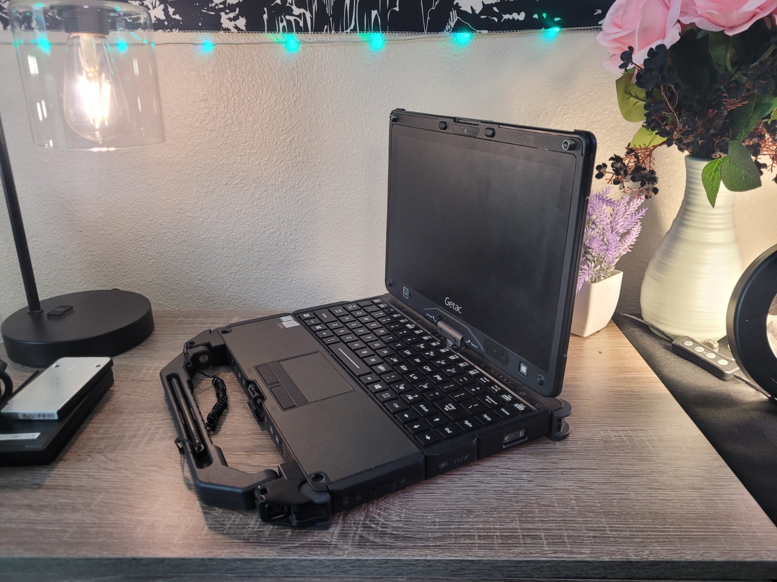 Getac V110G4 Tough 2-in-1 w/ 4 Batteries, 2 Caddies a 256GB & 128, Charger Linux