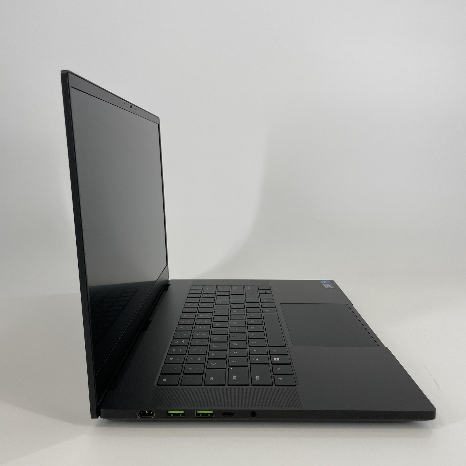 Razer Blade 15 240Hz 2K 2.4 GHz i7-12800H 32GB 1TB SSD RTX 3080 Ti – BOARD ISSUE