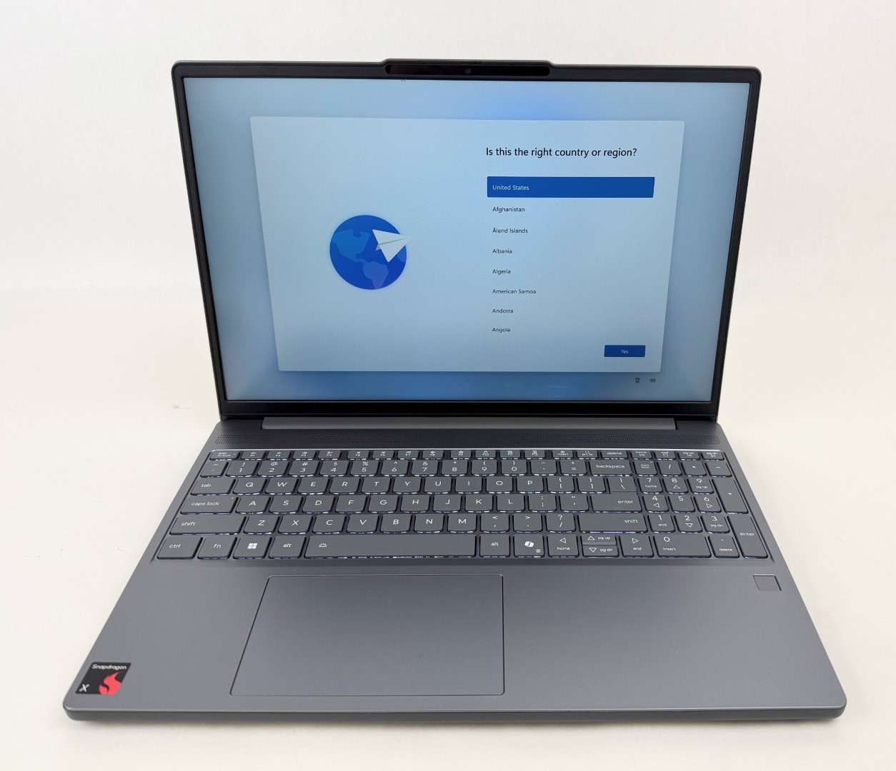 Lenovo IdeaPad Slim 3 15Q8X10 15.3″ WUXGA Touch Snapdragon X 16GB 1TB W11H Dents
