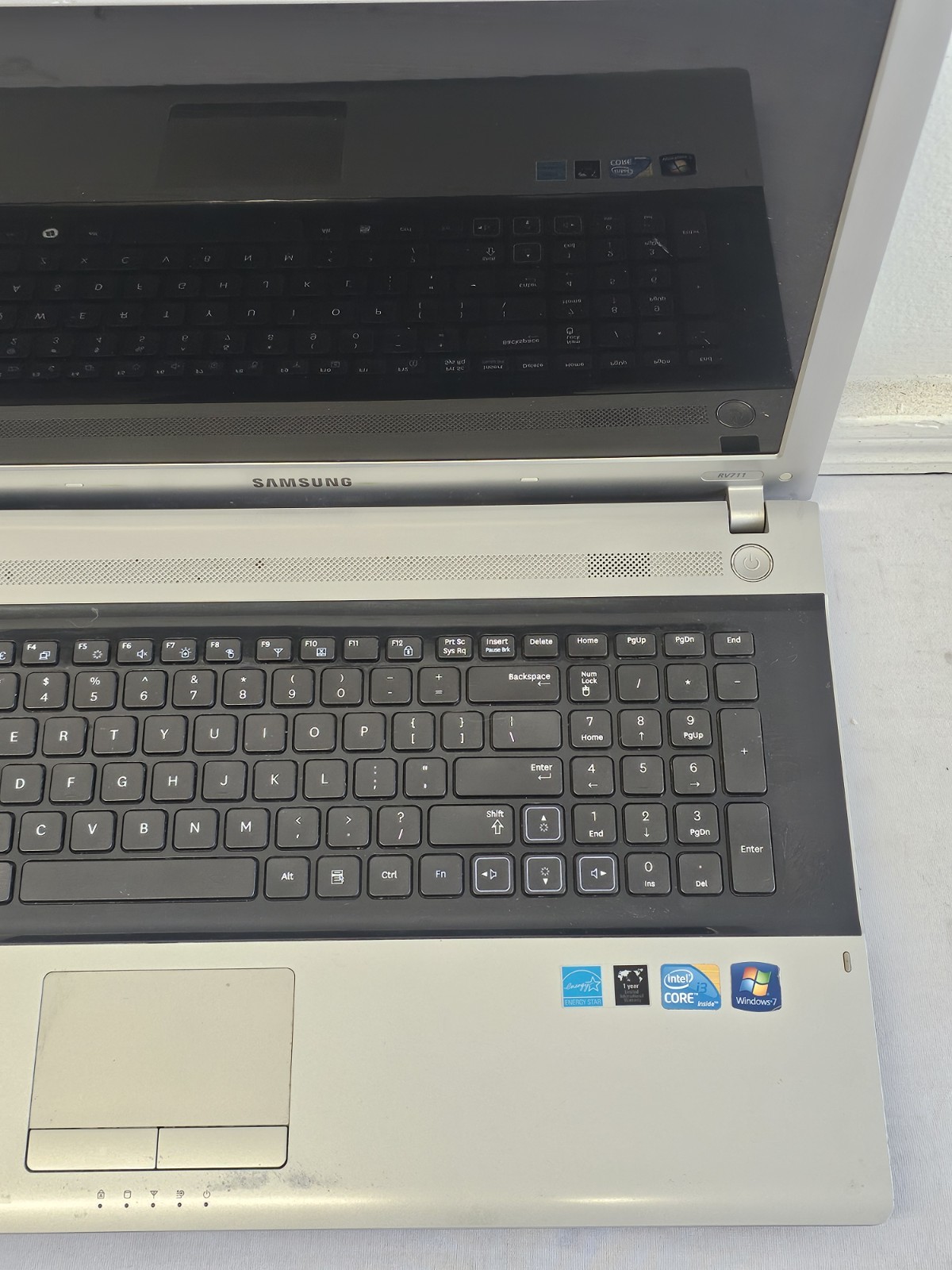 Samsung RV711 Laptop – i3-M380 – 4GB RAM – 500GB HDD – NO BATT Parts/Repair READ