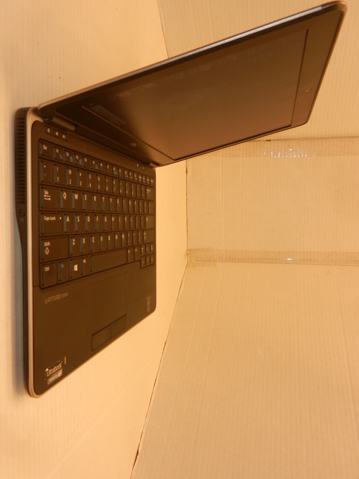 DELL LATITUDE E7240 12″ CORE i5-4310U@2.0GHz 8GB RAM 256GB SSD WINDOW 10 (A)