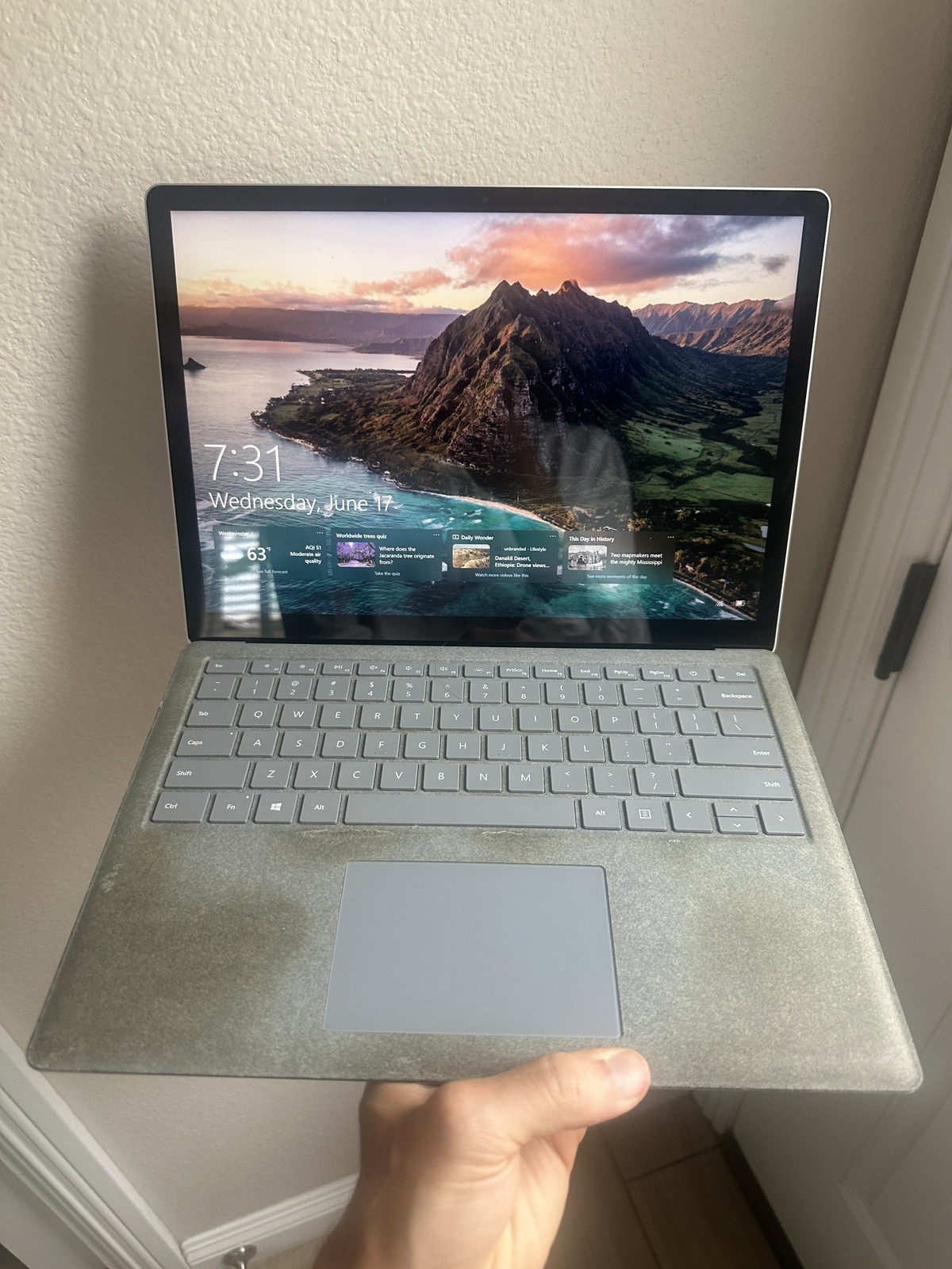 Microsoft Surface Laptop 1769 13.5″ i5-7200U 8GB RAM 128GB SSD Win 10 Pro