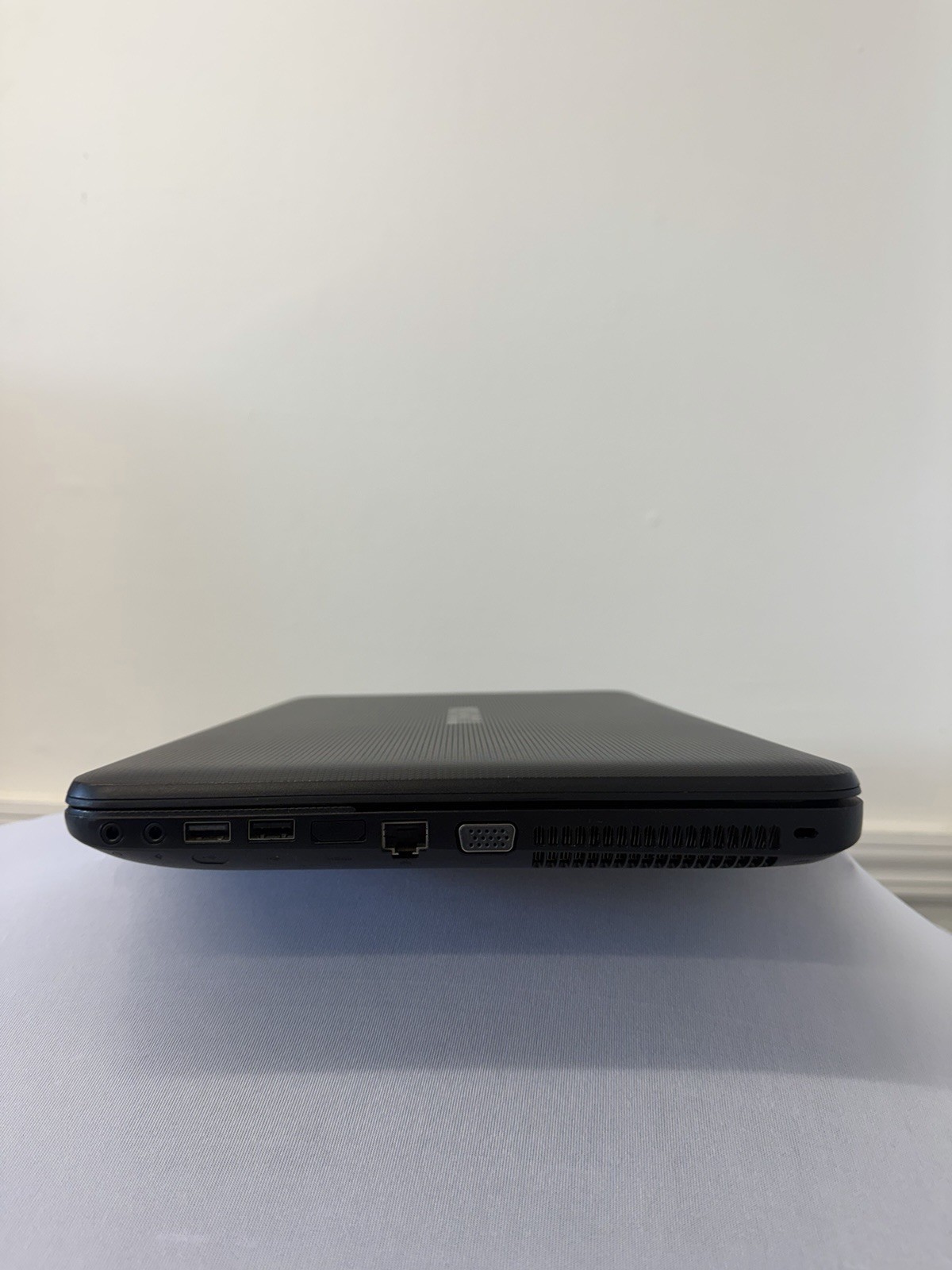 Toshiba Satellite Laptop – Good Screen – AMD E-300 – Read Des