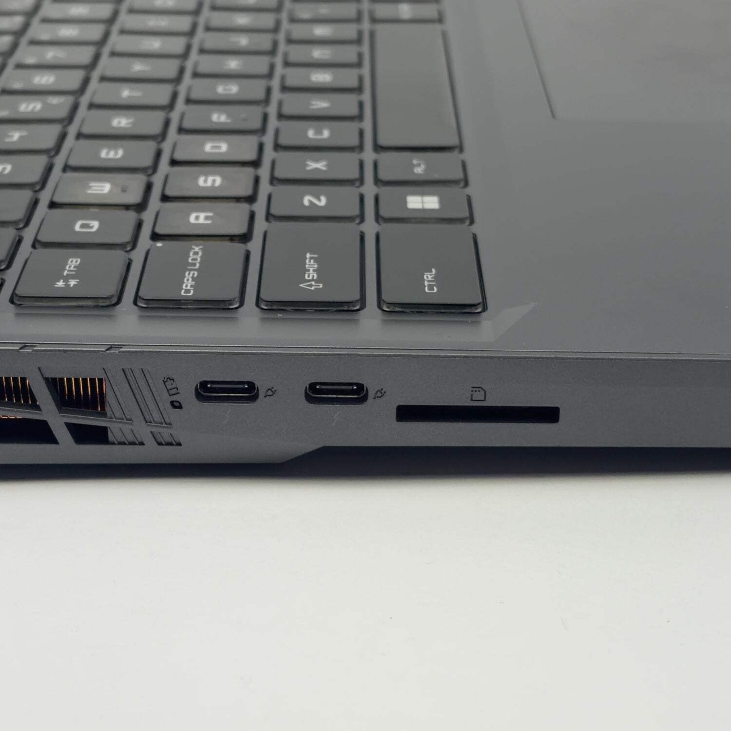 MSI Vector 16 HX AI A2XW MS-15M4 Ultra 9 275HX 2.7GHz 32GB RAM 1TB