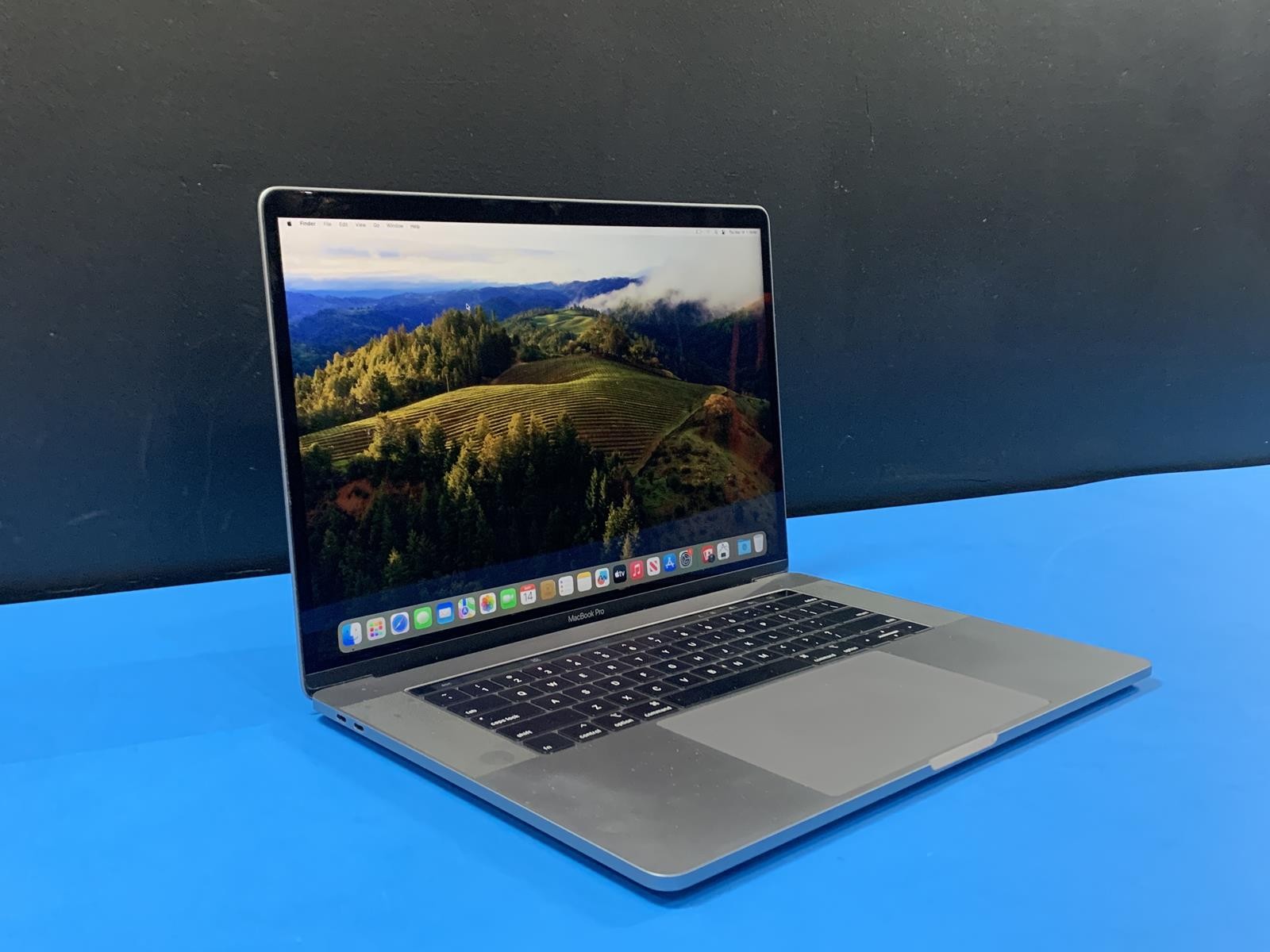 Apple MacBook Pro A1990 15″ Core i9 9980HK 2.40GHz 32GB DDR4 1TB SSD Sonoma