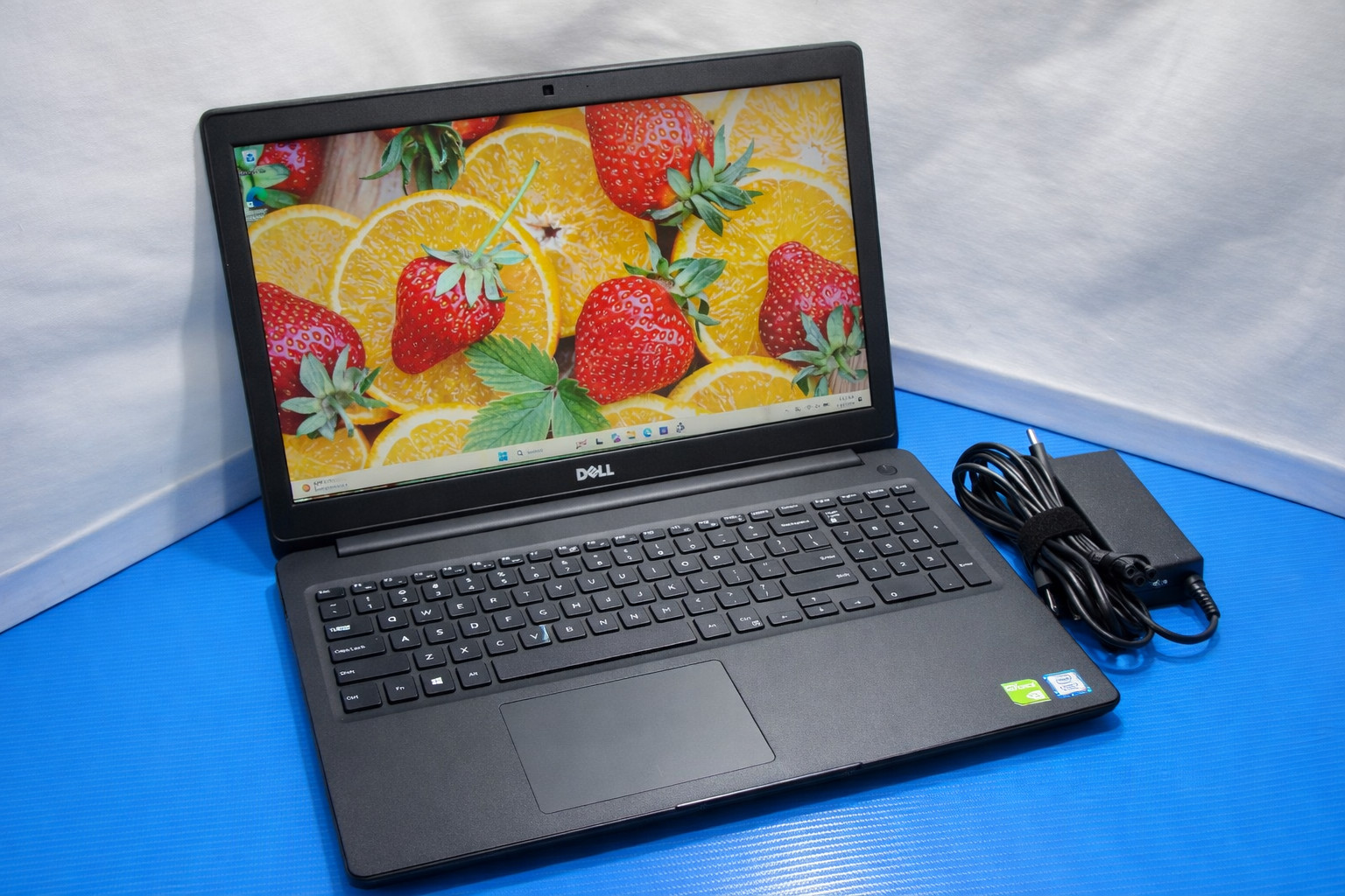 Dell Latitude 3500 15.6″FHD Intel Core i7-8565U 16GB RAM 256GB SSD NV MX130 +PA