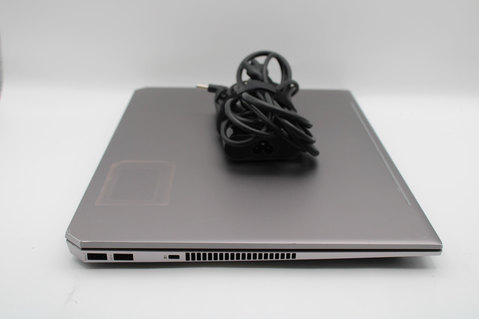 HP ZBook Studio G5 i9-9880H @ 2.3 GHz 32GB RAM 256GB SSD Win11H P2000