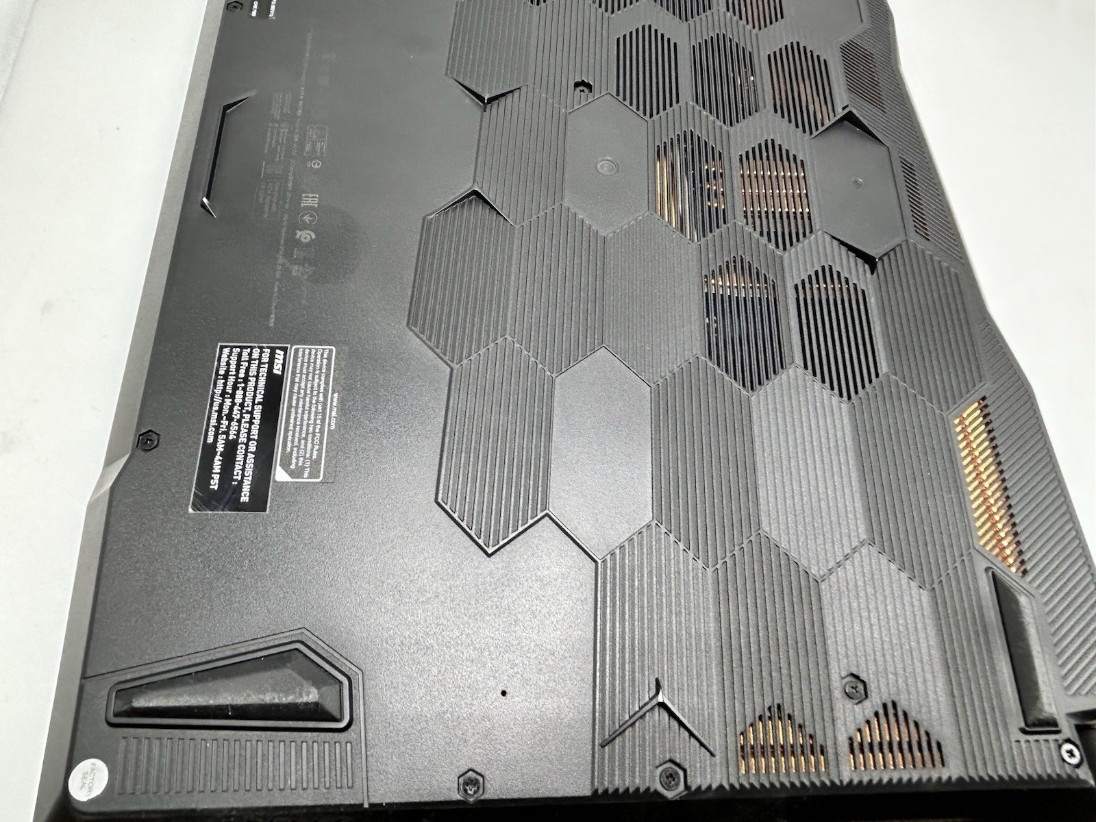 MSI Katana GF76 – 17.3″ FHD – i7-12700H – 16GB RAM – RTX 3070 Ti –1TB SSD– Black