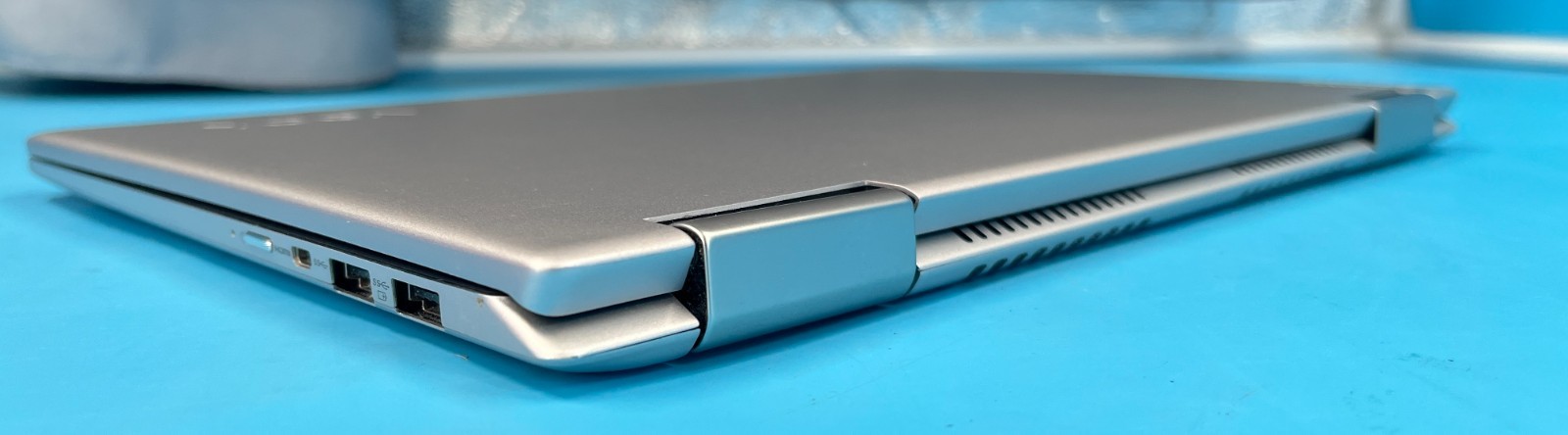 *LENOVO YOGA 710-14IKB 2-in-1 Laptop TOUCH INTEL i7-7500U/8GB/256GB NO OS/CORD*