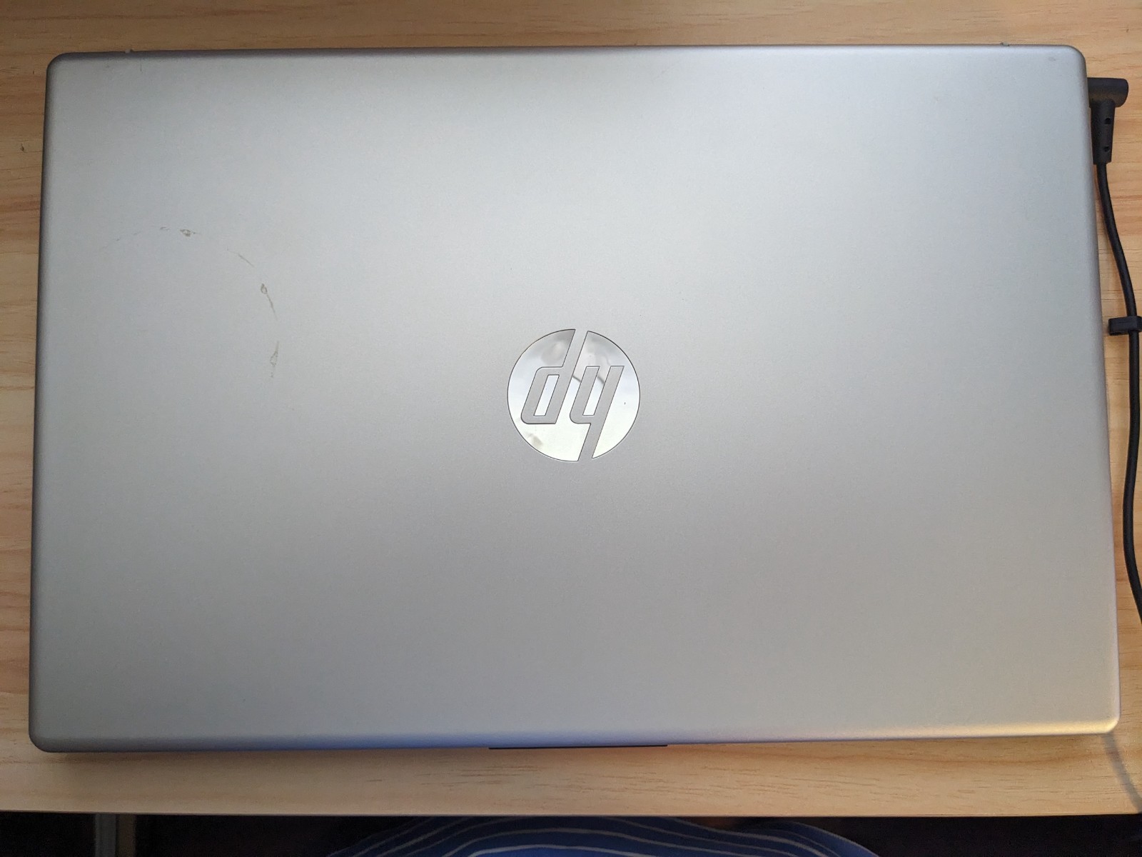 HP Laptop 15 FC0XXX 15 .6″ AMD RYZEN 3 7320 8GB DDR4 Cracked screen
