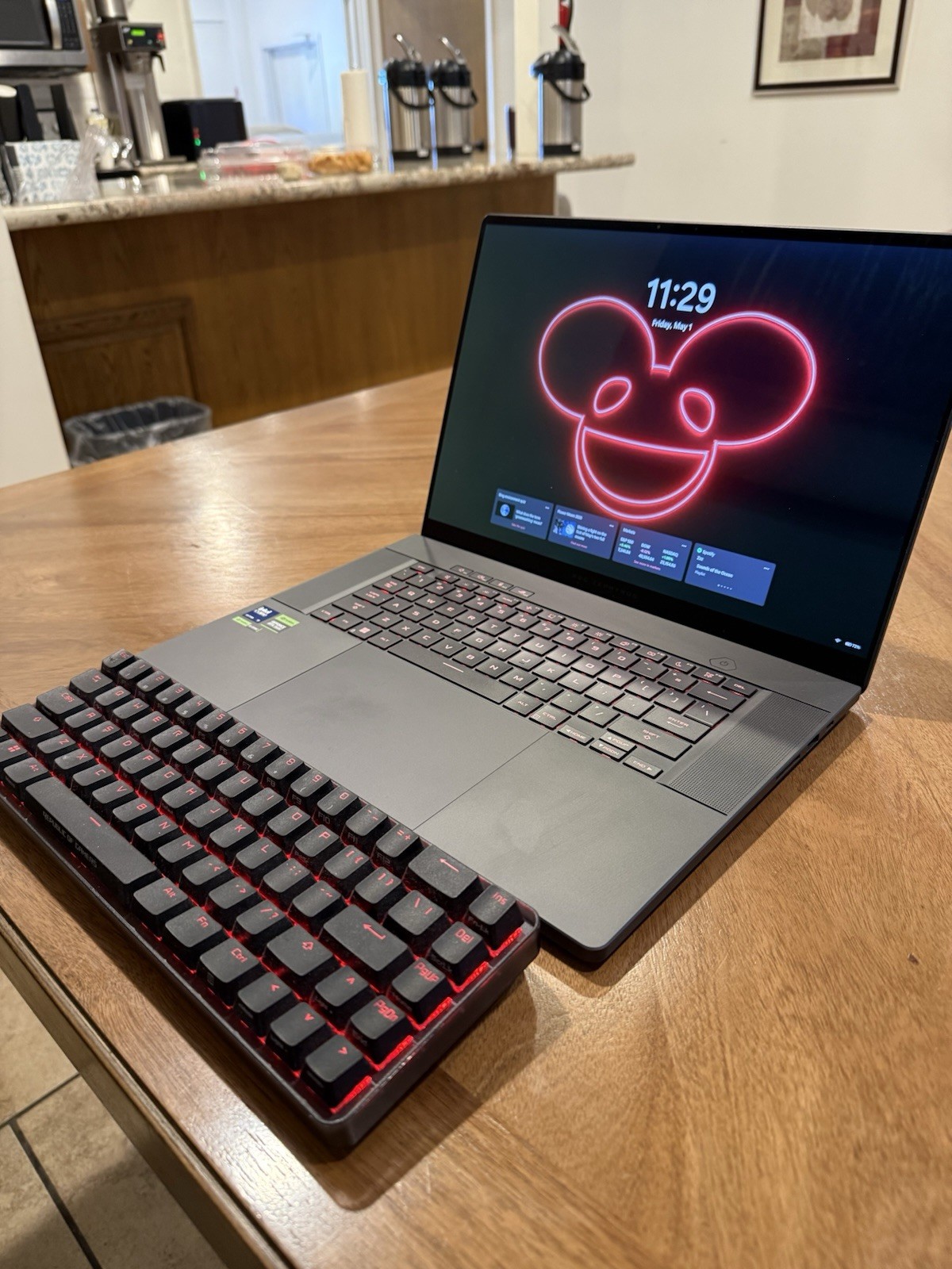 ASUS ROG Zephyrus G16 RTX 4090 BUNDLE Includes ASUS ROG mechanical keyboard