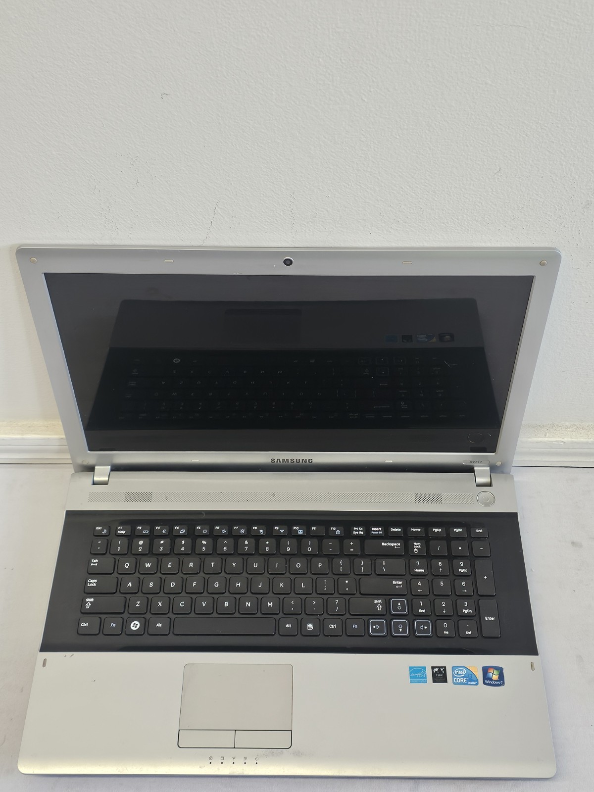 Samsung RV711 Laptop – i3-M380 – 4GB RAM – 500GB HDD – NO BATT Parts/Repair READ