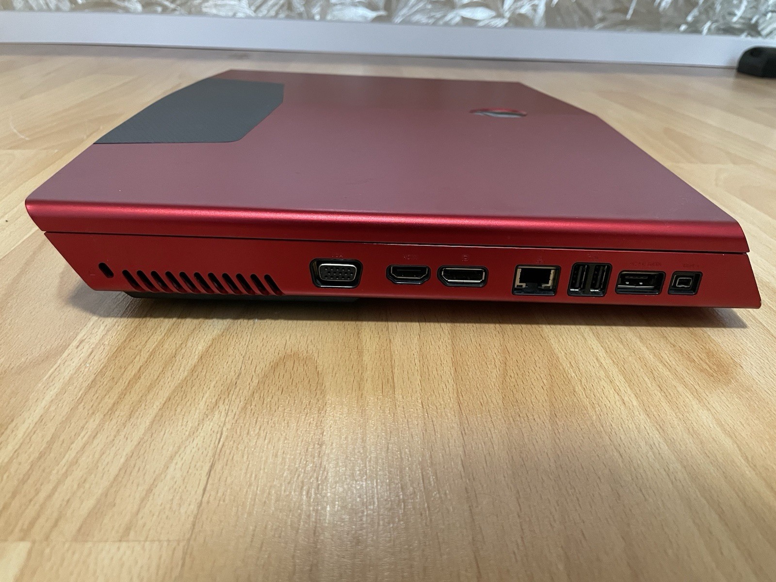 Alienware M17x R2 Nebula Red | 219h Runtime | 1200p | 77% Battery Health | MINT