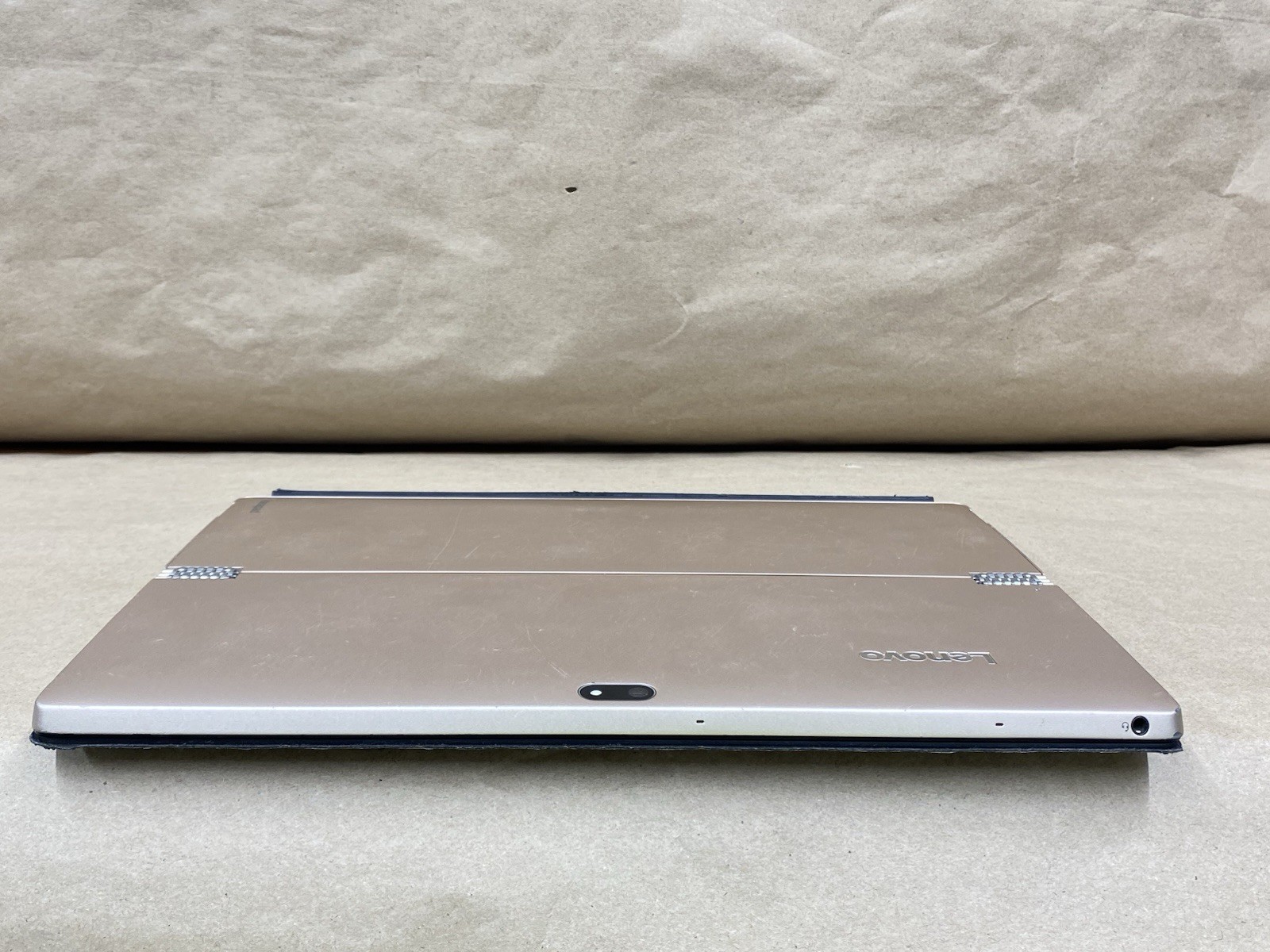 Lenovo 80QL – 12″ 2160*1440 – m5-6Y54 – 4GB – 128GB SSD – Win 10 Pro