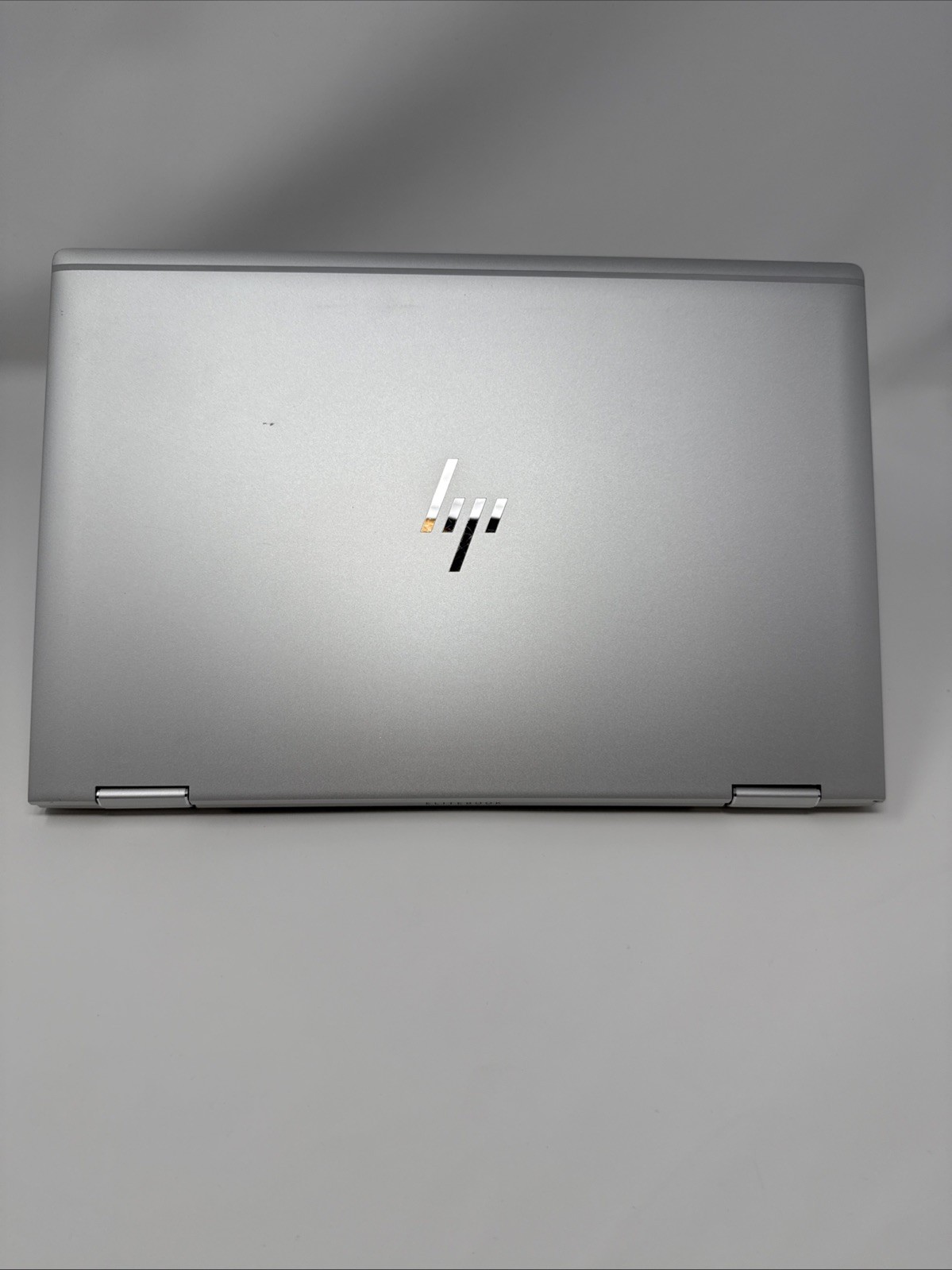 HP EliteBook x360 1040 G6 (Intel Core i5 8th Gen @ 1.60GHz, 8GB RAM, 256GB SSD)