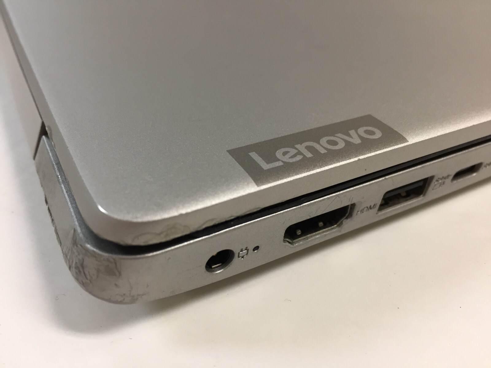 Lenovo ideapad 330S-15IKB Laptop 15.6″ HD/Intel i3-8130U/4G/1TB HDD +16GB Optane