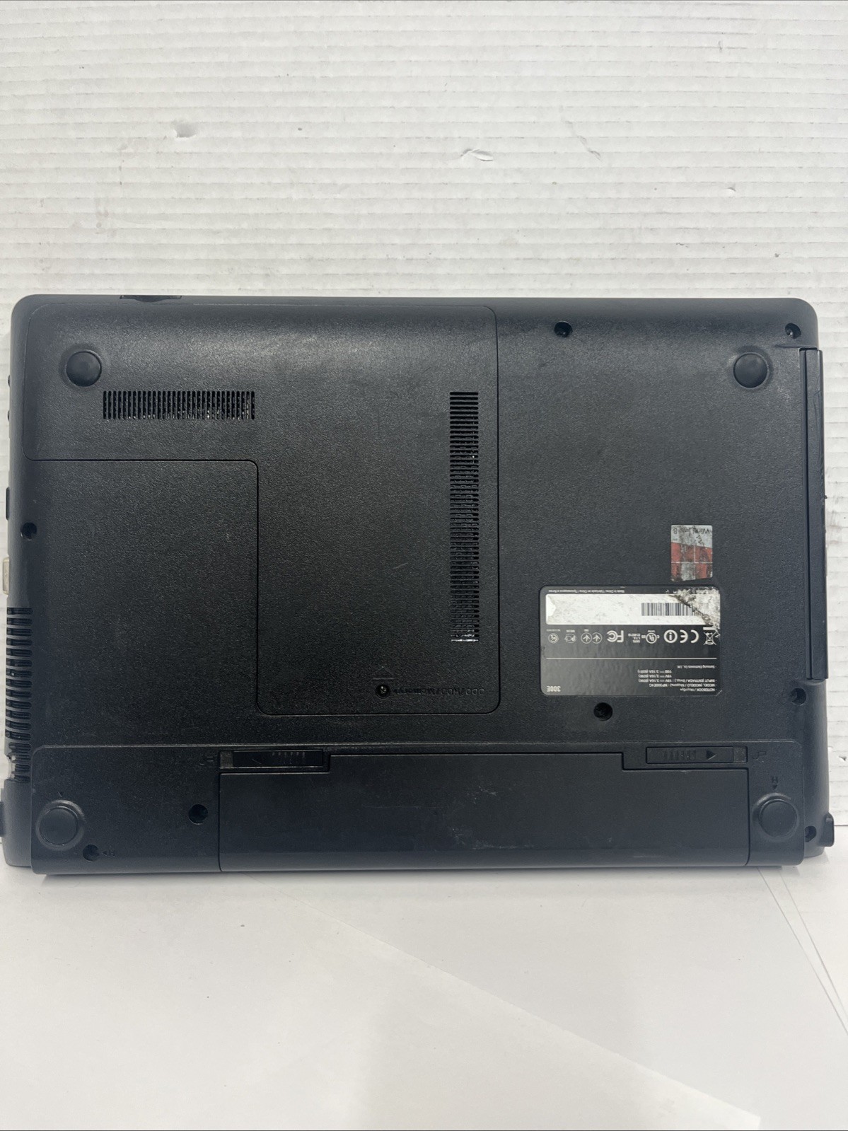 Samsung NP300E5A Intel i3-2310M 2.1GHz 4 GB NO HDD