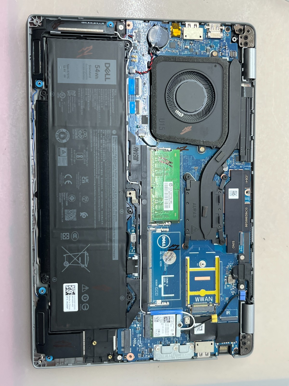 DELL LATITUDE 5450 ULTRA 5-135U@4.40GHz 8GB NO SSD/OS *Check Pictures*