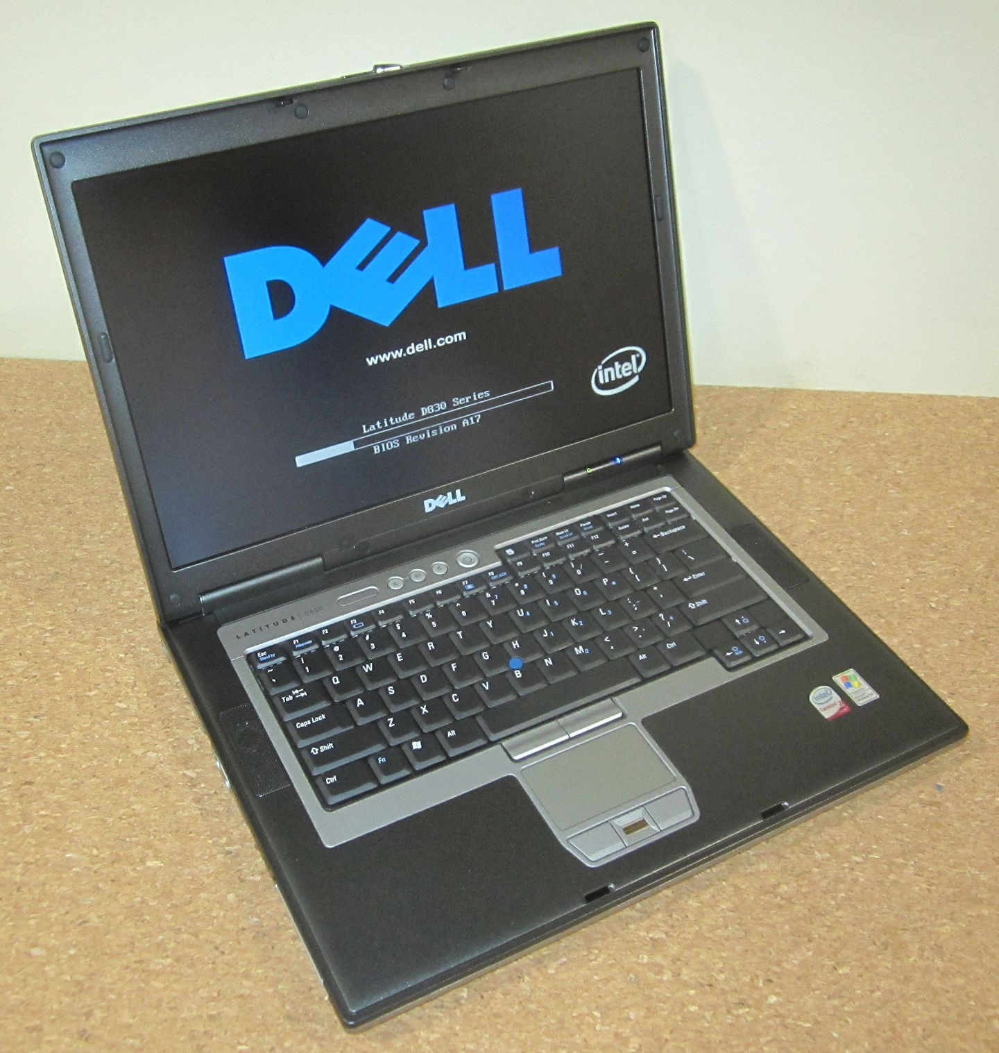 WIN XP Like NOS PRISTINE Dell D830 T9300 4gb 15.4 *NEW SSD* Serial DVDRW BT