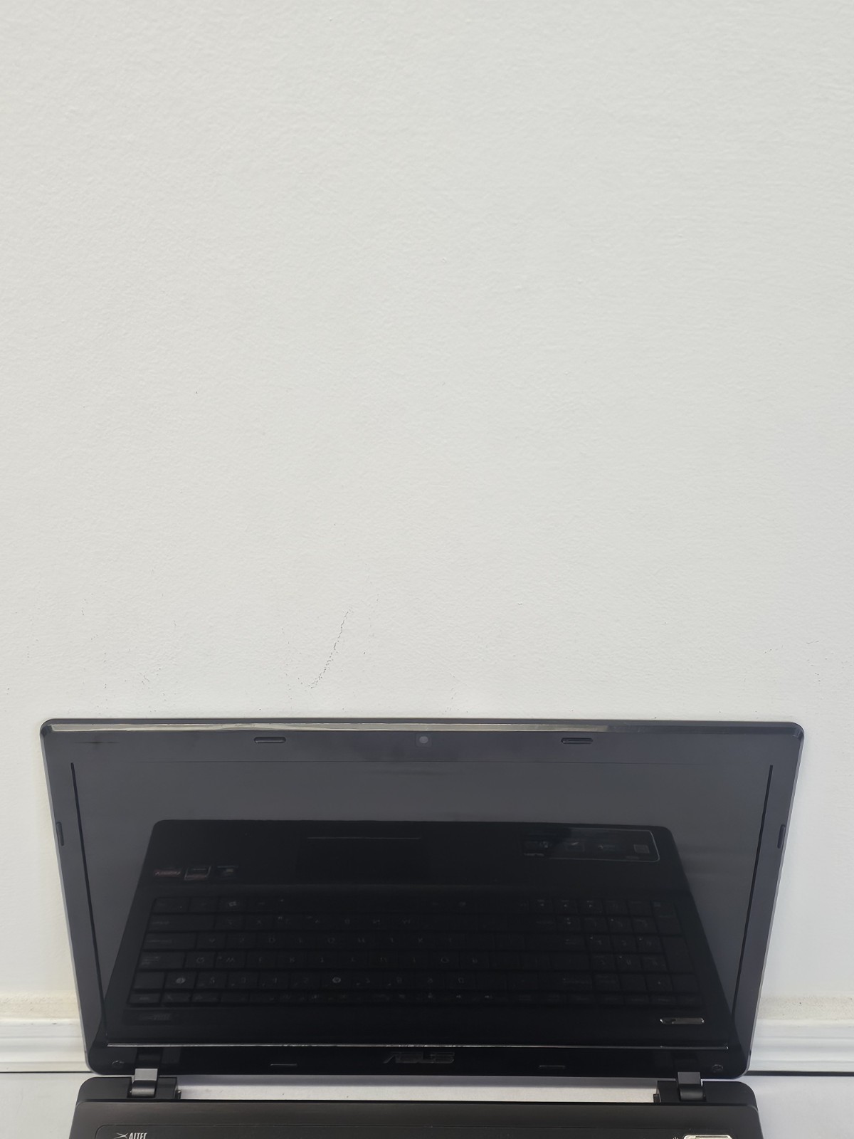 ASUS A53U Laptop – AMD Brazus C60 – 6GB RAM – 500GB HDD – NO BATT – Windows 10