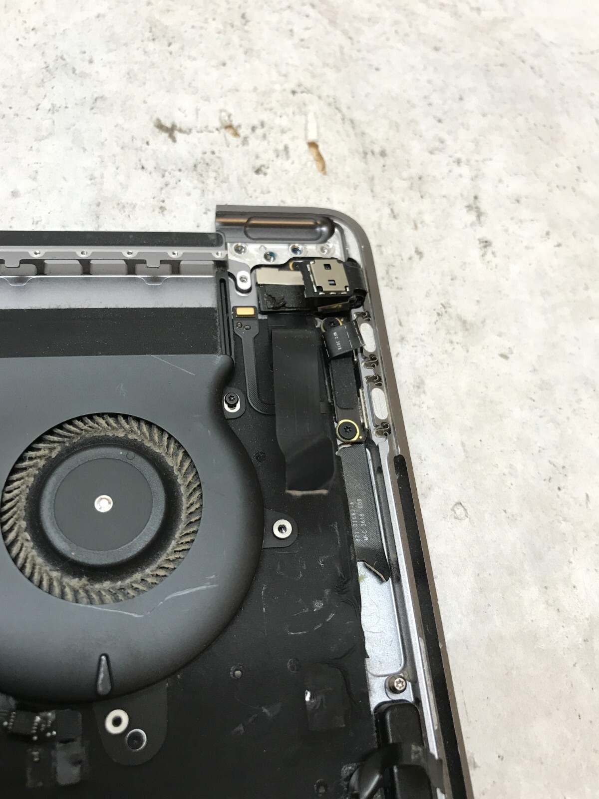 Apple MacBook Pro Touch/2018 A1989 Palmrest NO MOTHERBOARD For Parts/Repair -DW