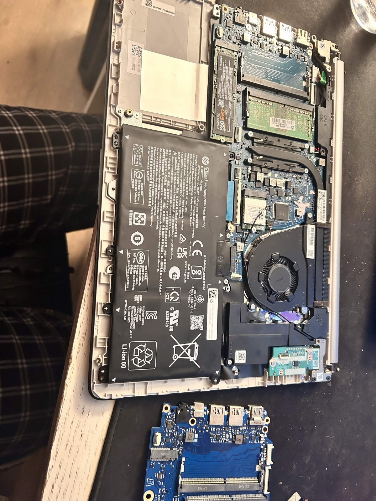 HP 14-FQ0110WM 14.4″ Ryzen 3 3250U Laptop – Repair/Parts – AS-IS