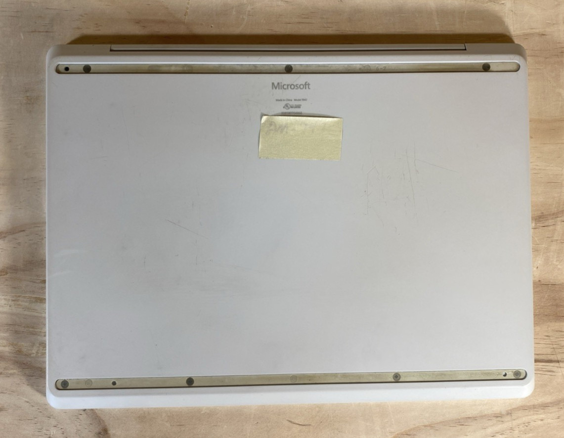 Microsoft Surface Laptop Go 1943 12.4″ i5-1035G1 1.0GHz 4GB RAM 64GB SSD/bat87%
