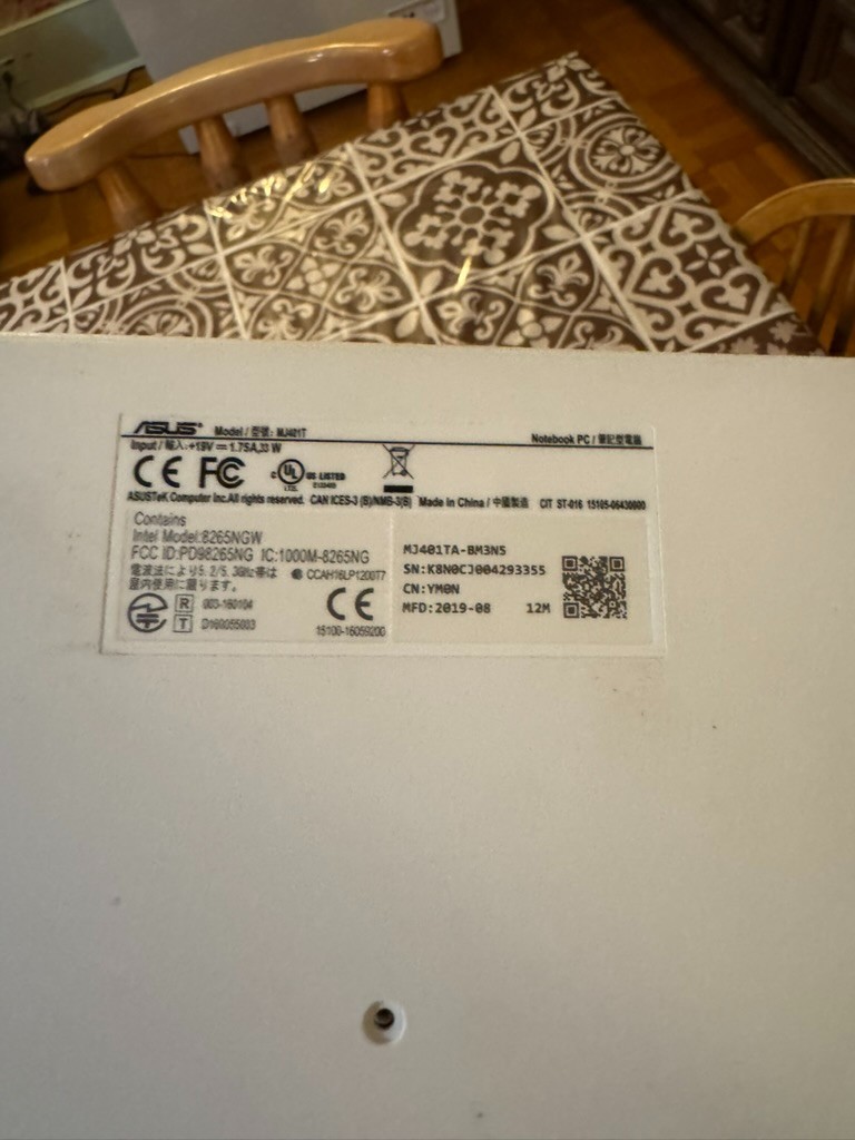 ASUS VivoBook MJ401TA m3-8100Y 4GB 120GB SSD Win10 w/ Charger