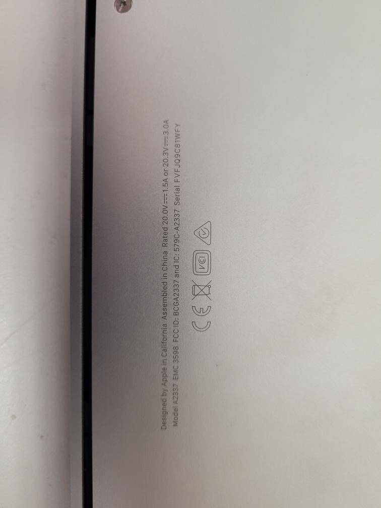 AS-IS! SCREEN BAD! MACBOOK 8GB 256 see pictures bad screen. (P04022620)
