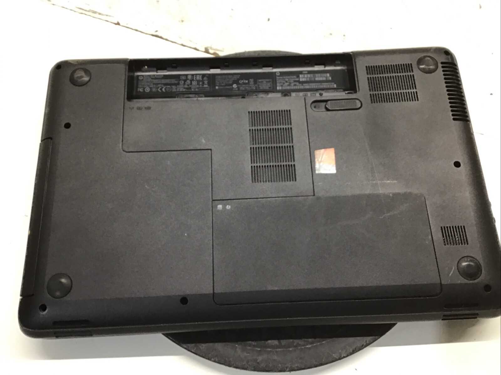 HP 2000-2D22DX AMD Quad-Core A6-5200 2GHz 4 GB NO HDD No Batt Cracked Screen